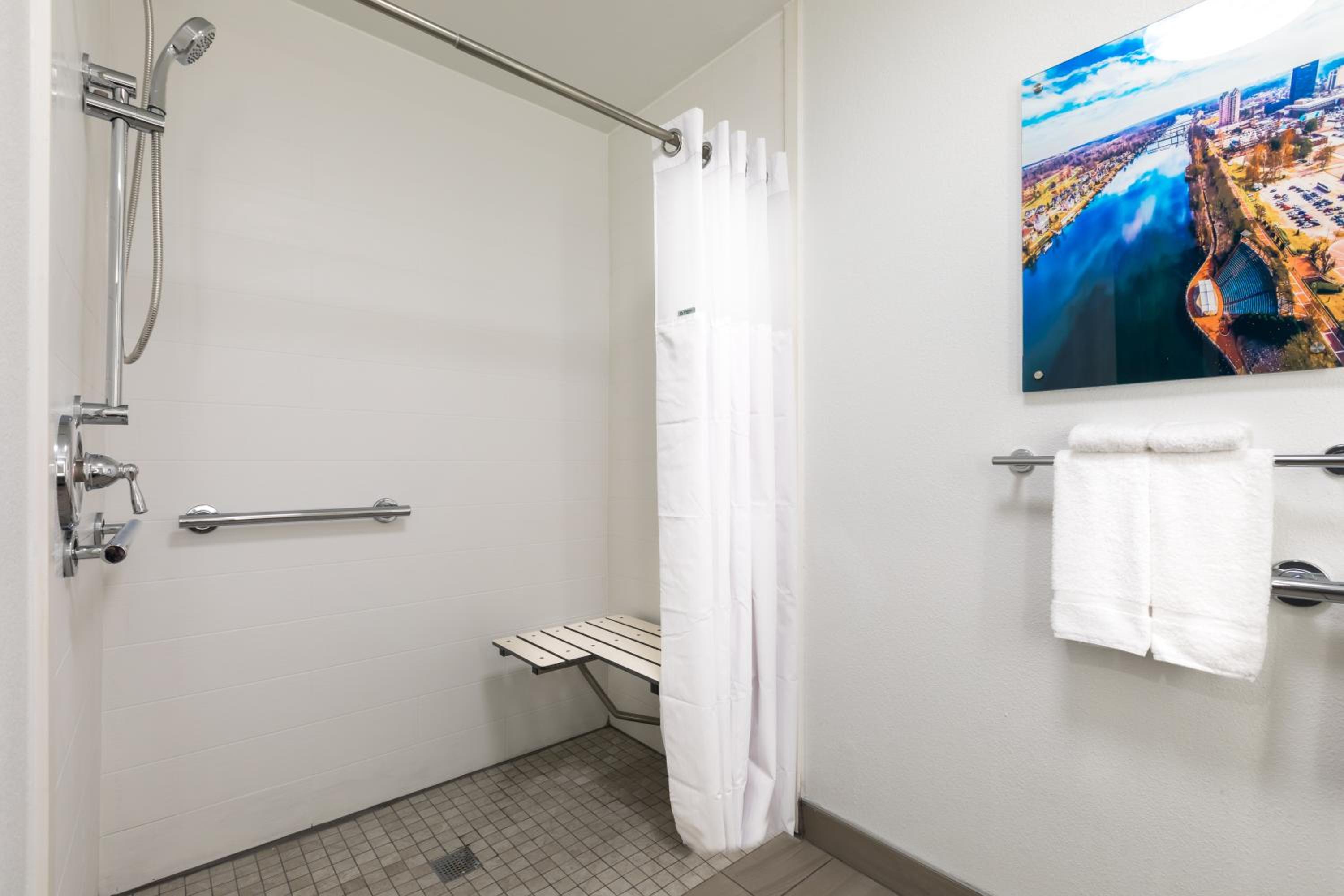 King Room - Mobility Access/Non-Smoking - Photo 5