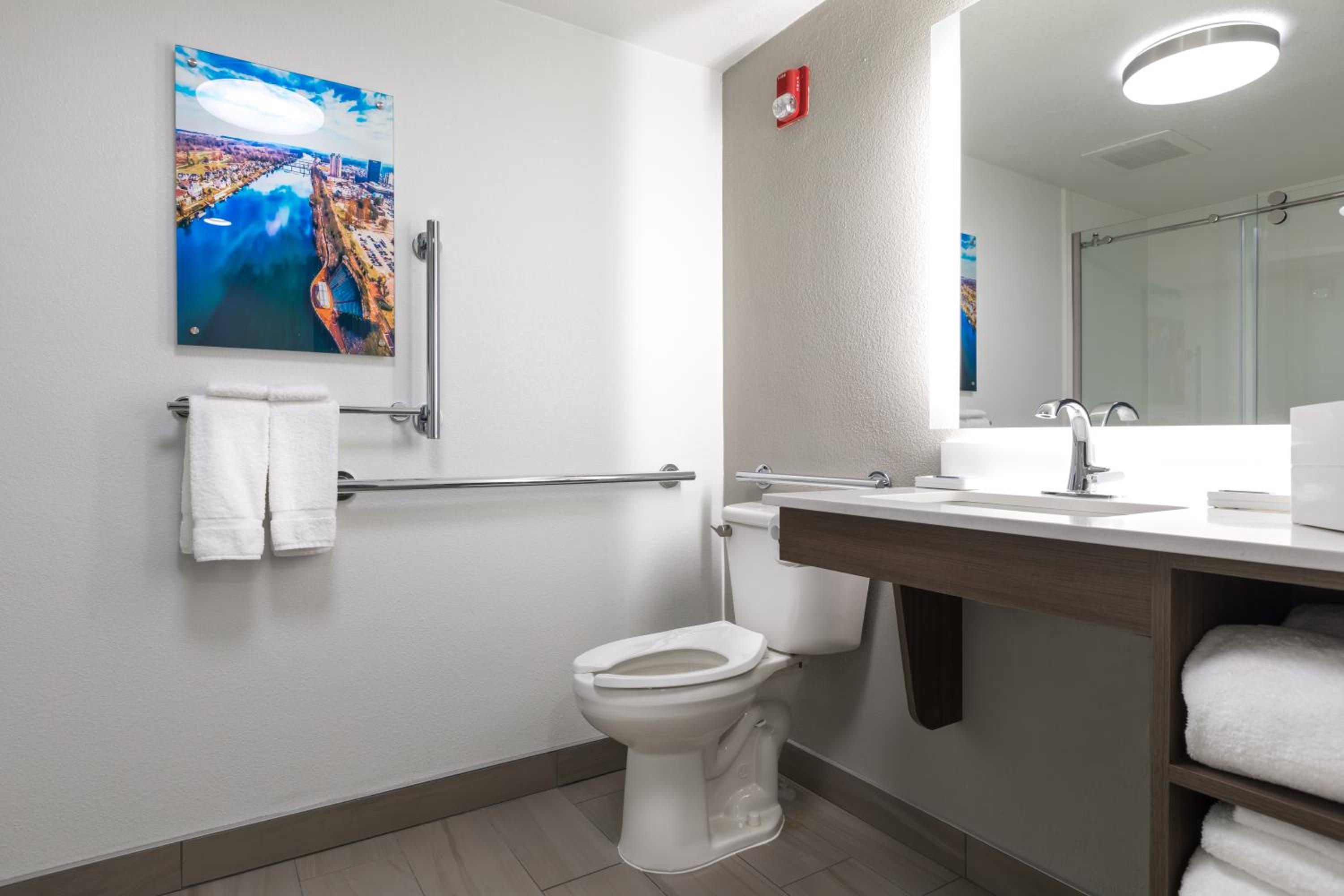 King Room - Mobility Access/Non-Smoking - Photo 4