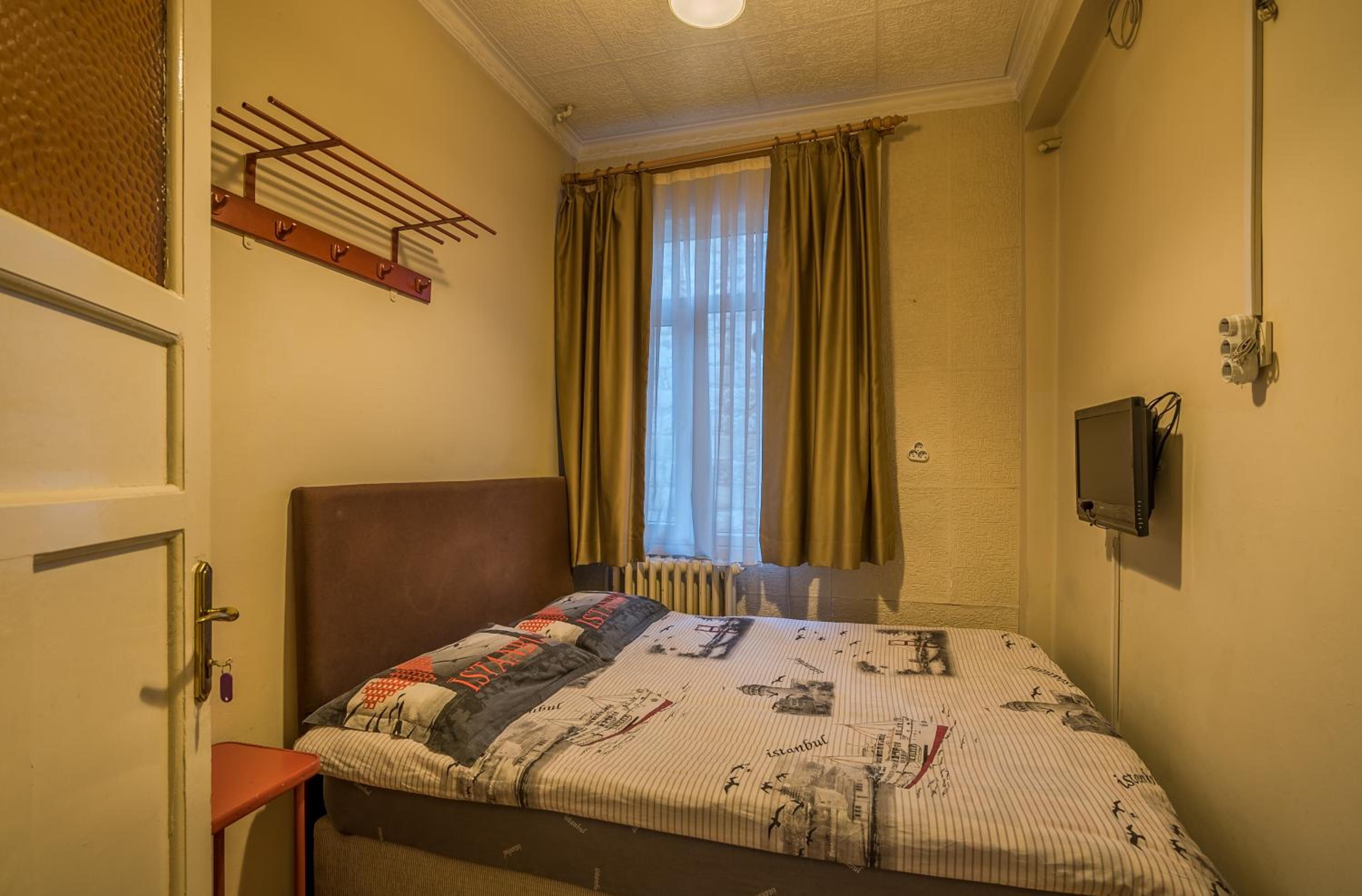 Economy Double Room with Shared Bathroom photo 1