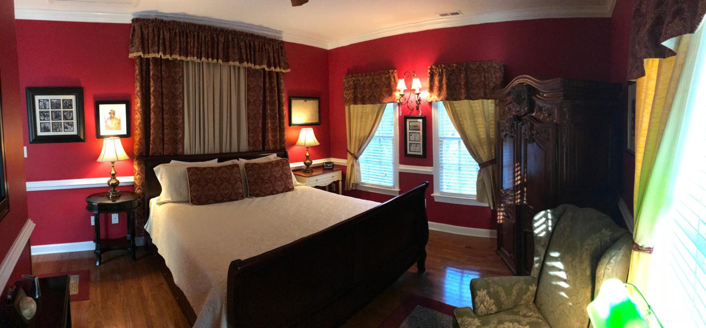 Deluxe King Room photo 2