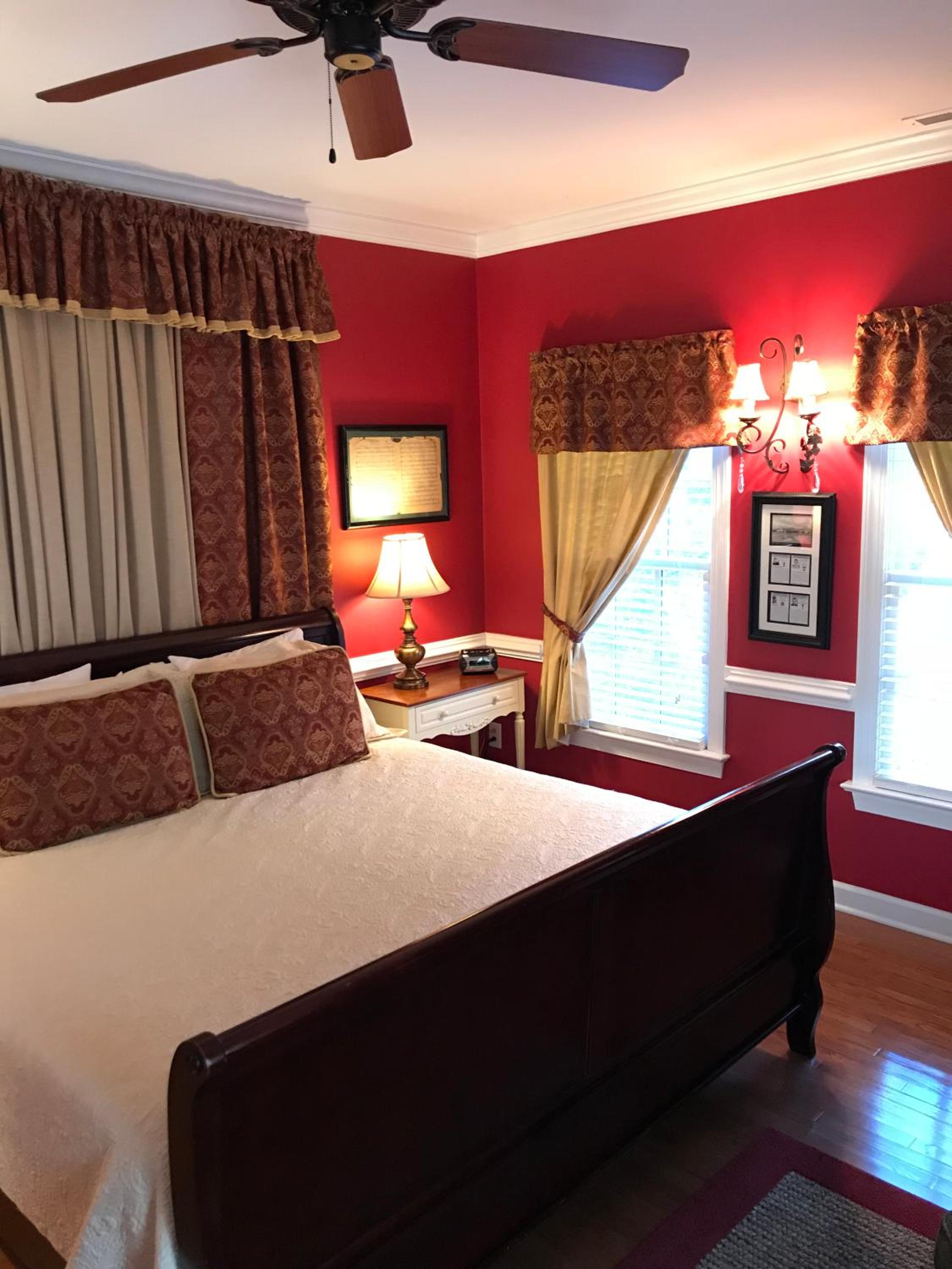 Deluxe King Room photo 2