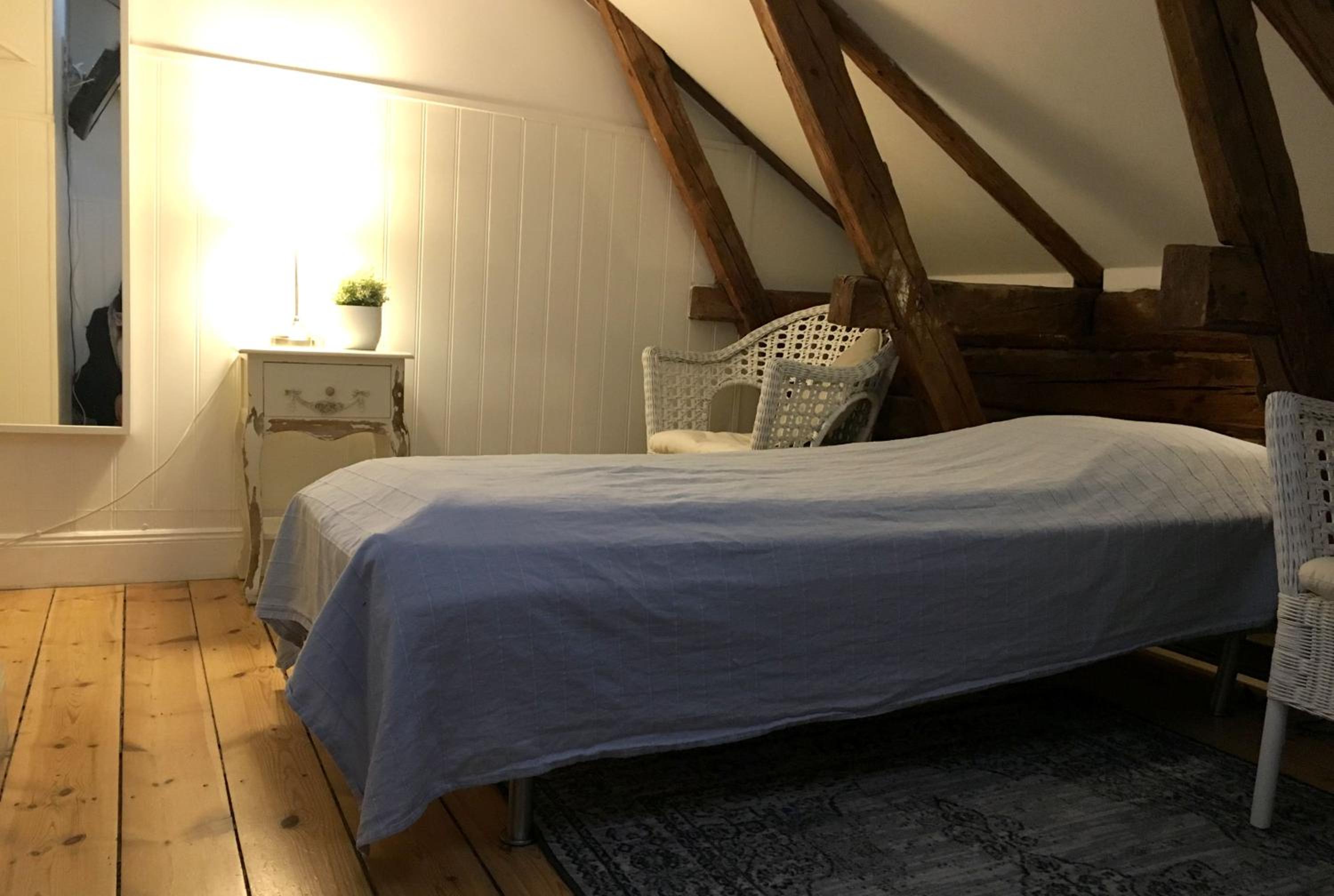 Single Room with Shared Bathroom photo 1