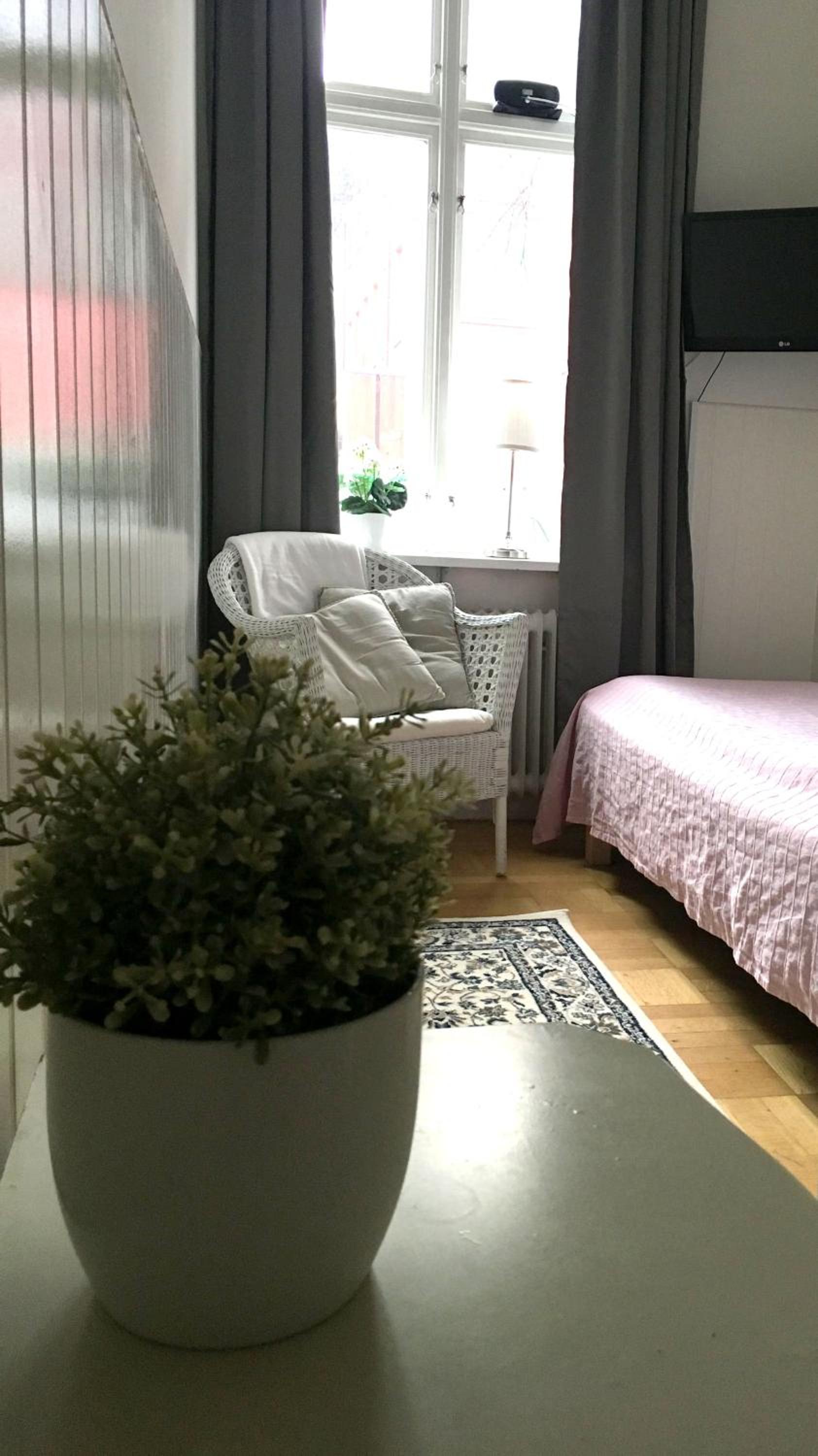 Single Room with Shared Bathroom photo 3