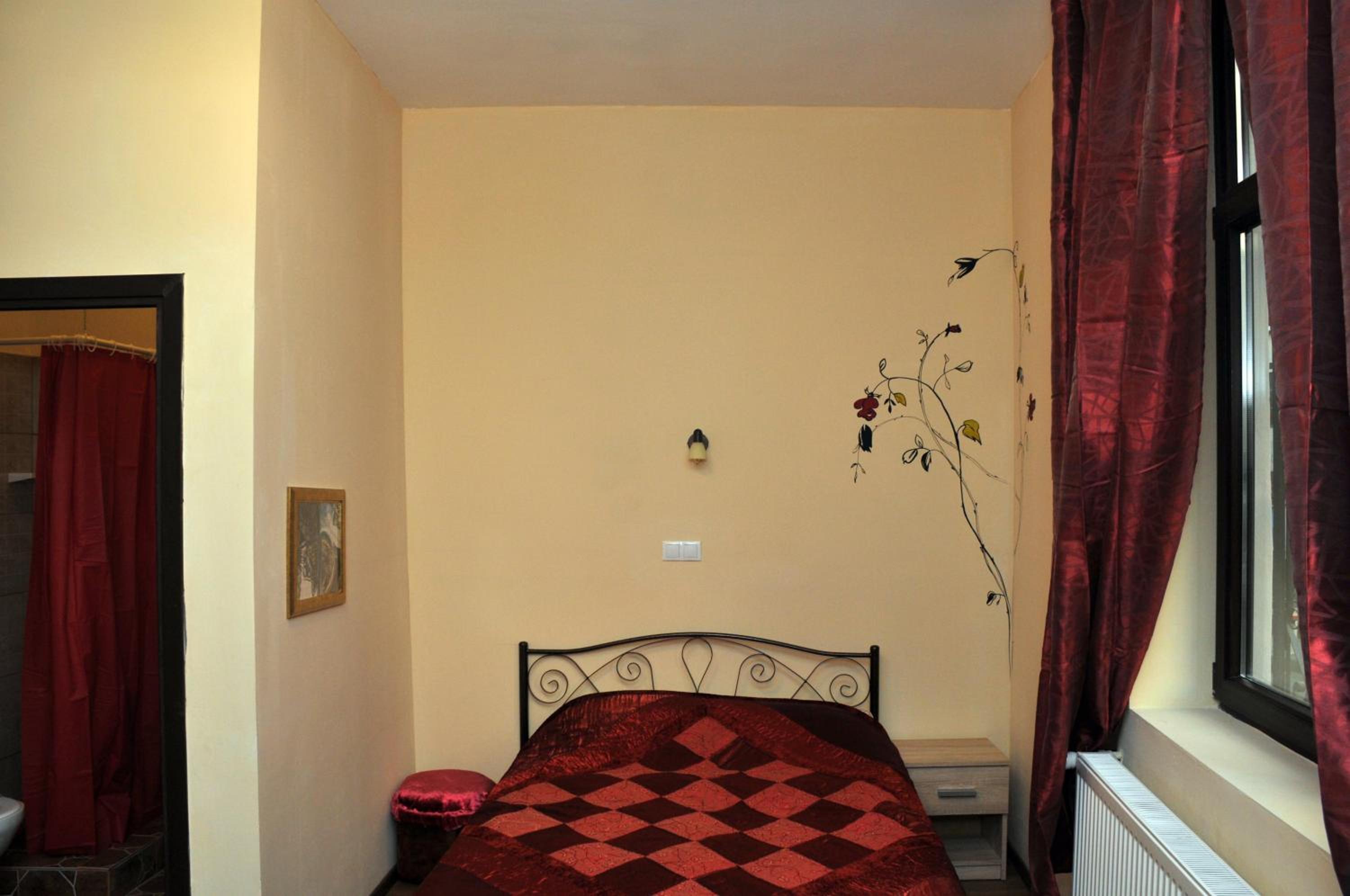 Double Room with Private Bathroom - Photo 2