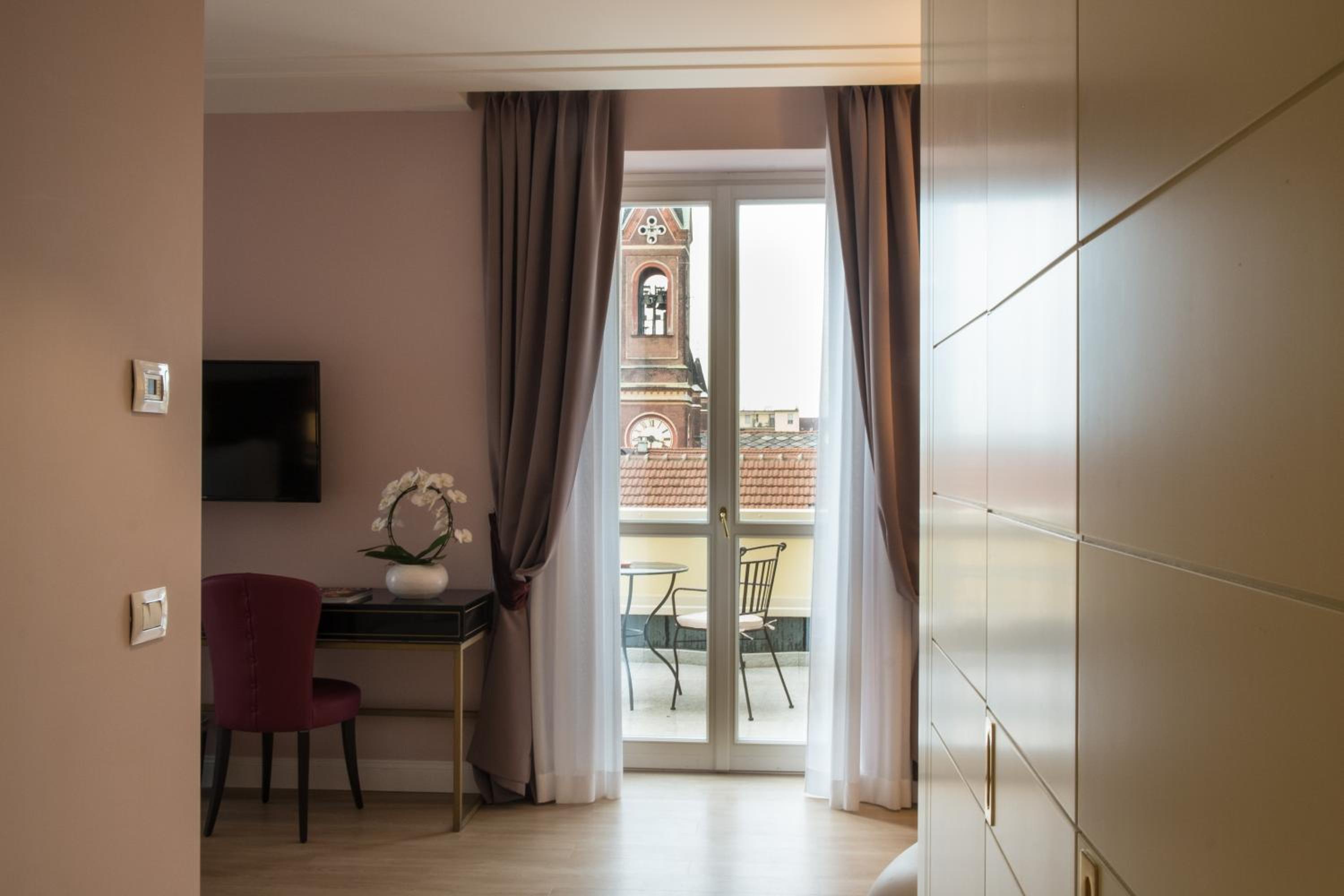Deluxe Double Room with Terrace - Photo 4