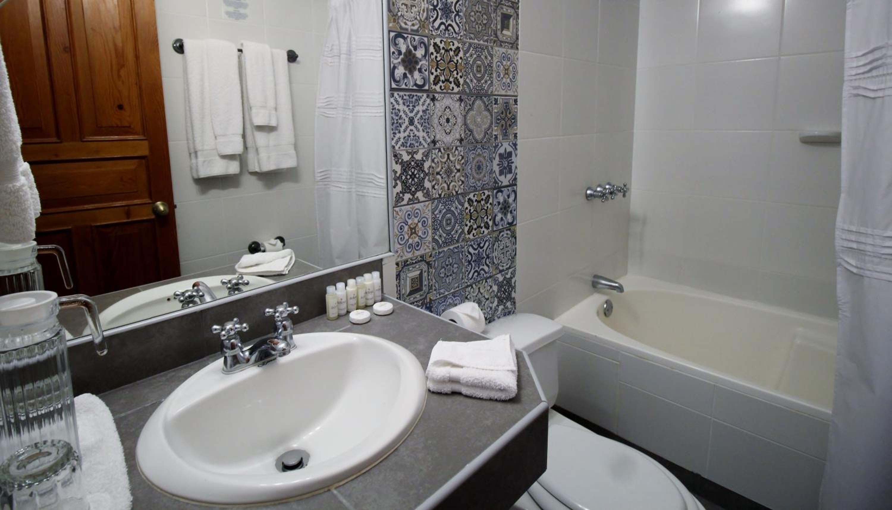 Senior Double Room - Photo 9
