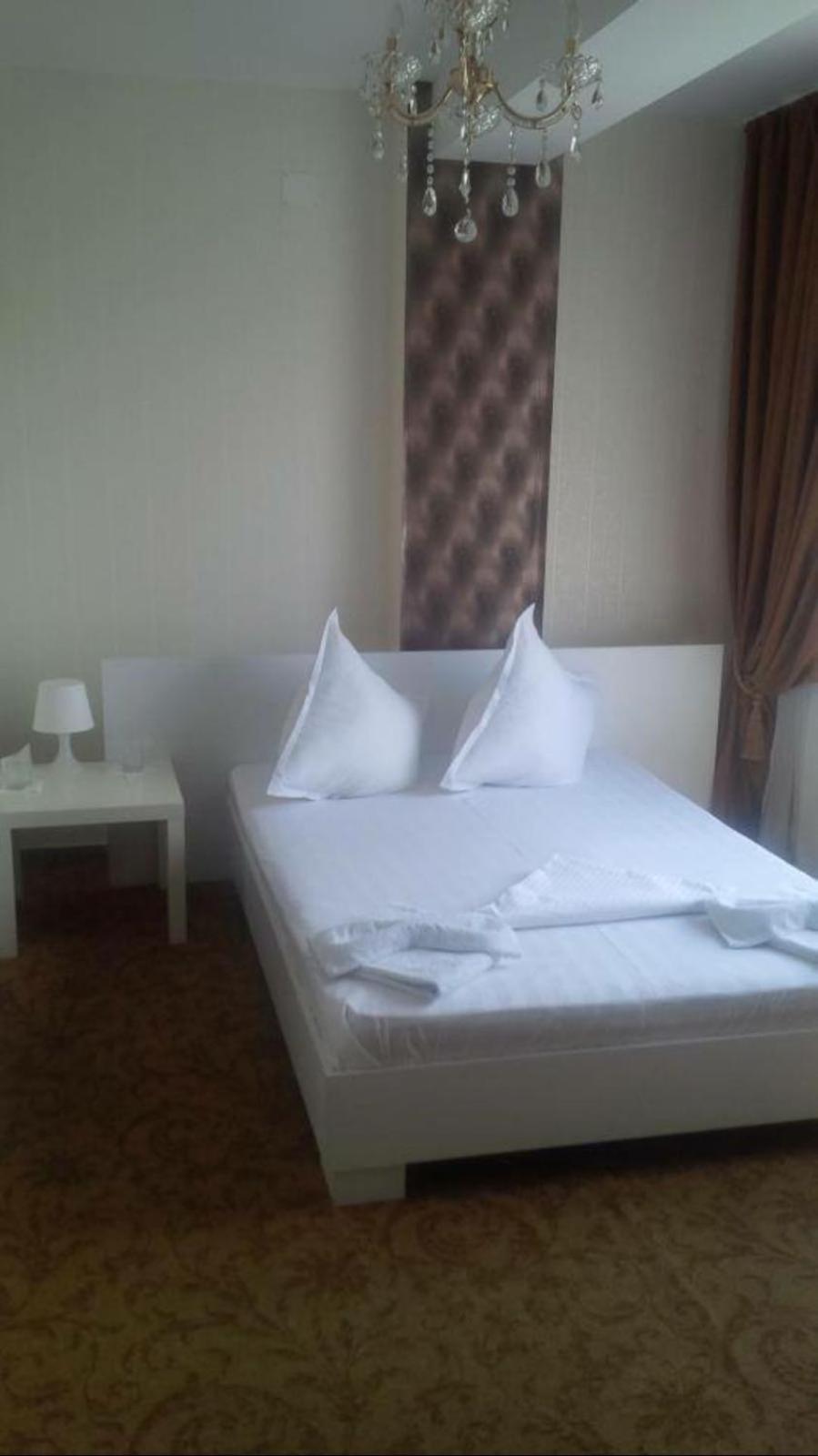 Double Room with Private Bathroom - Photo 1