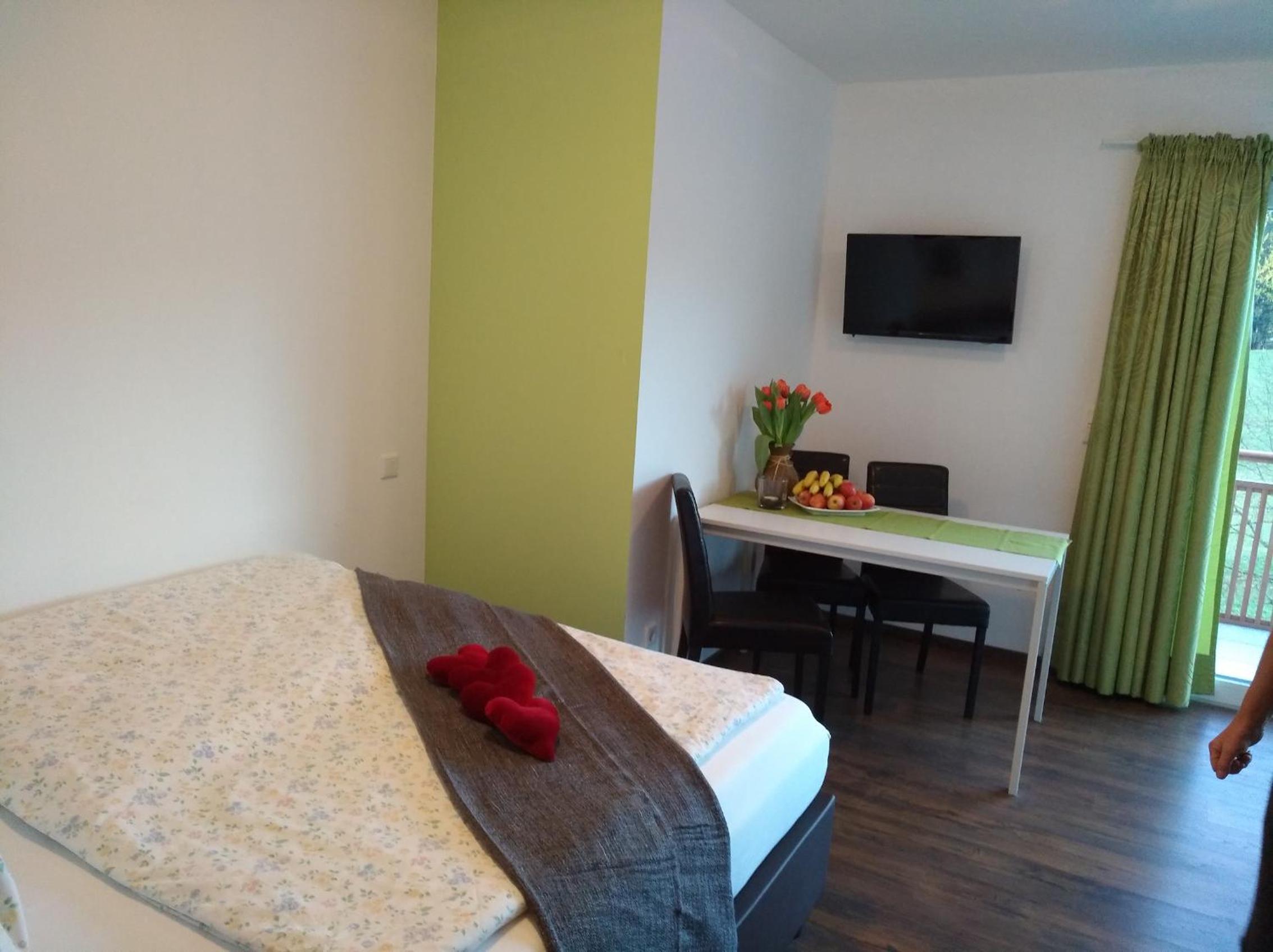 Standard Twin Room with Mountain View