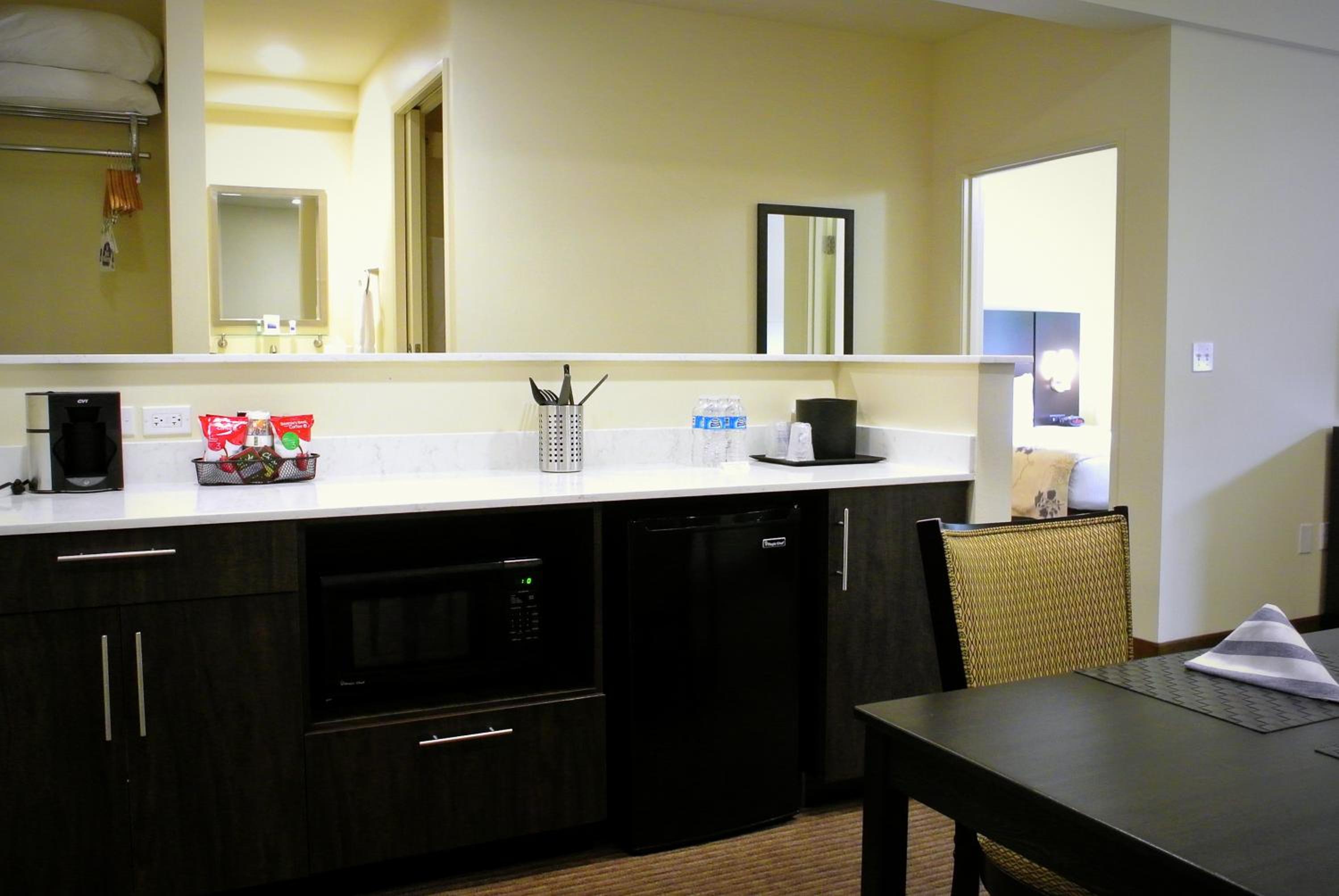 Family Queen Suite - Photo 5