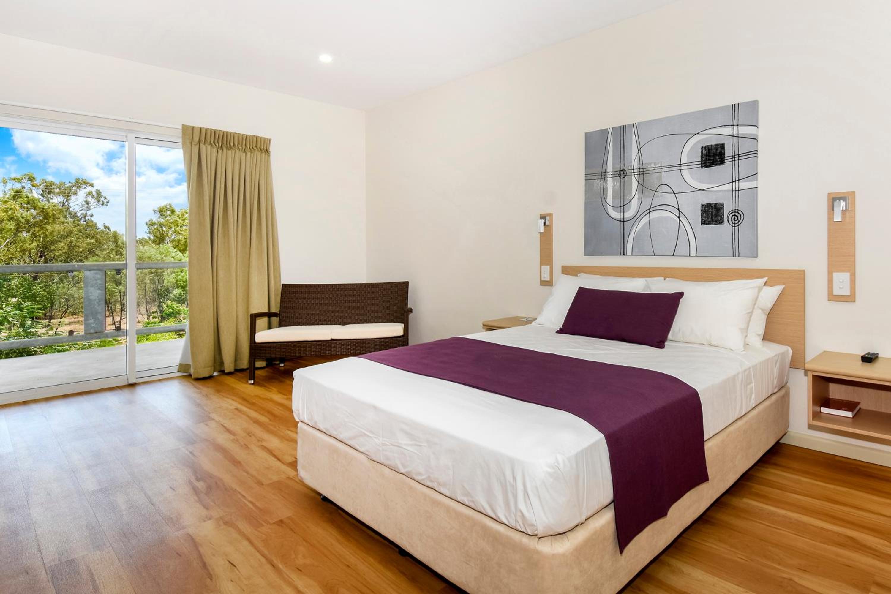 Deluxe Queen Room