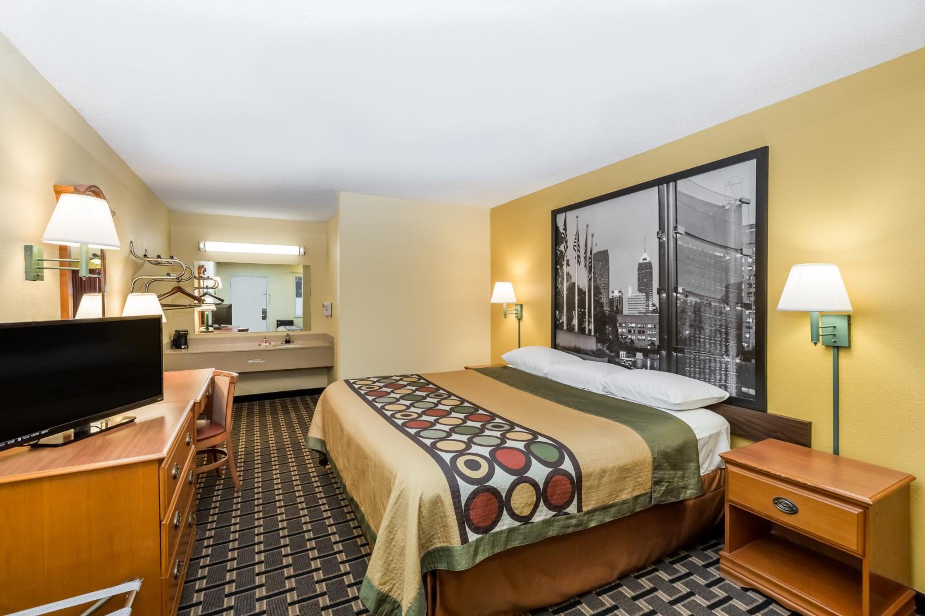 King Room - Non-Smoking - Photo 1