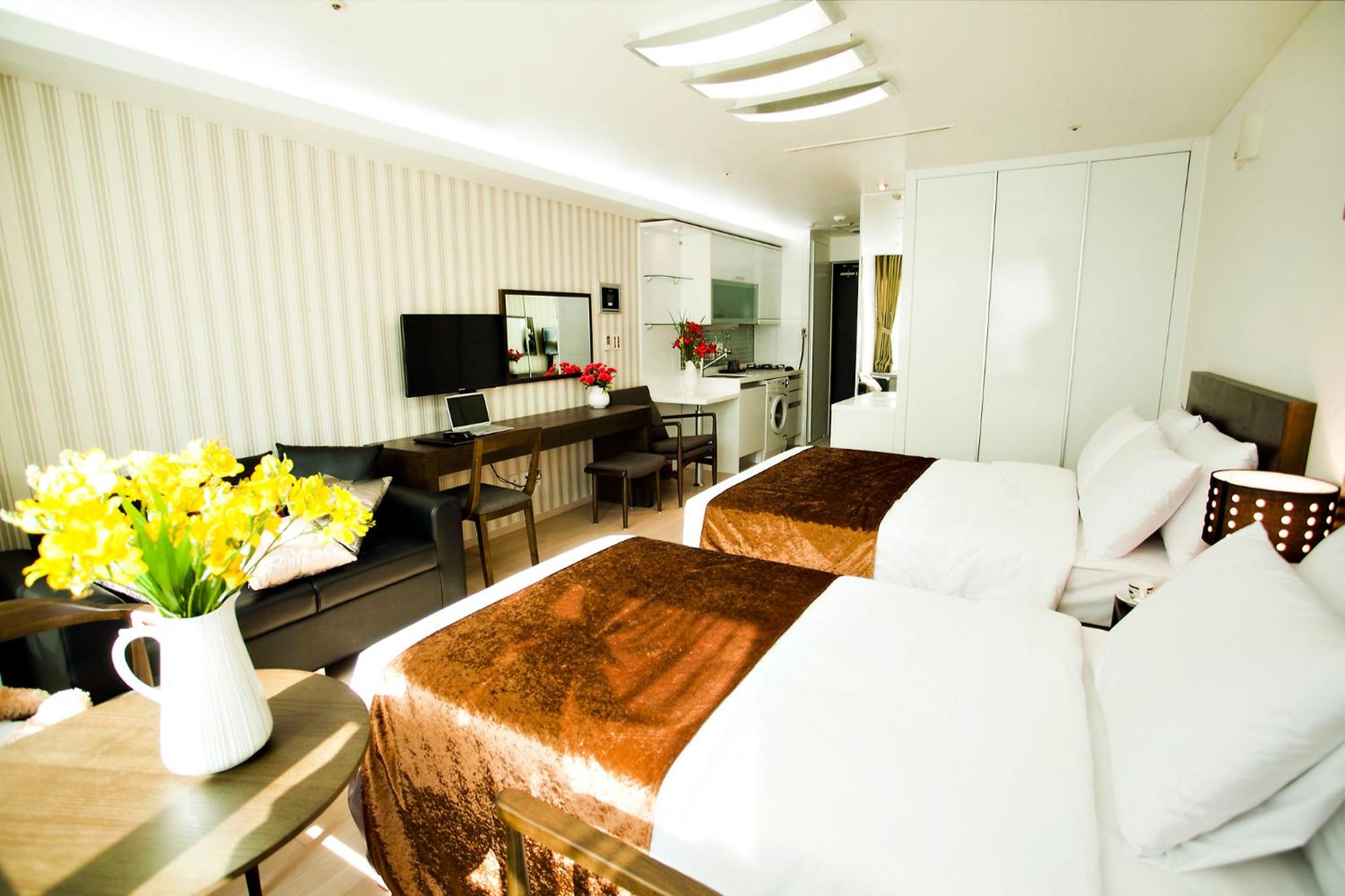 Deluxe Family Room - Photo 3