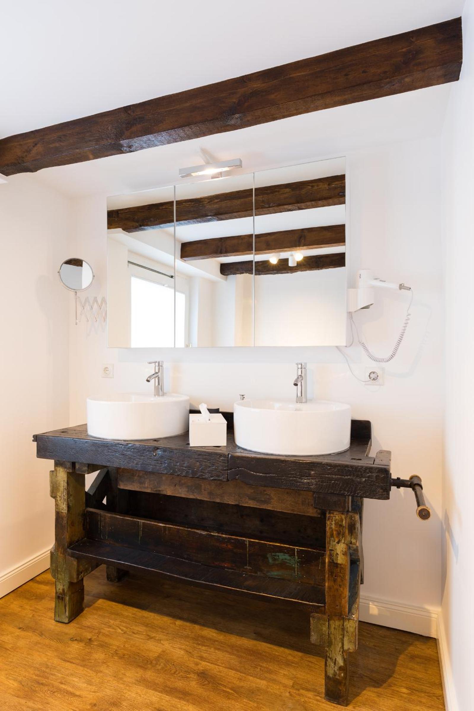 Family Room with Shower - Photo 4