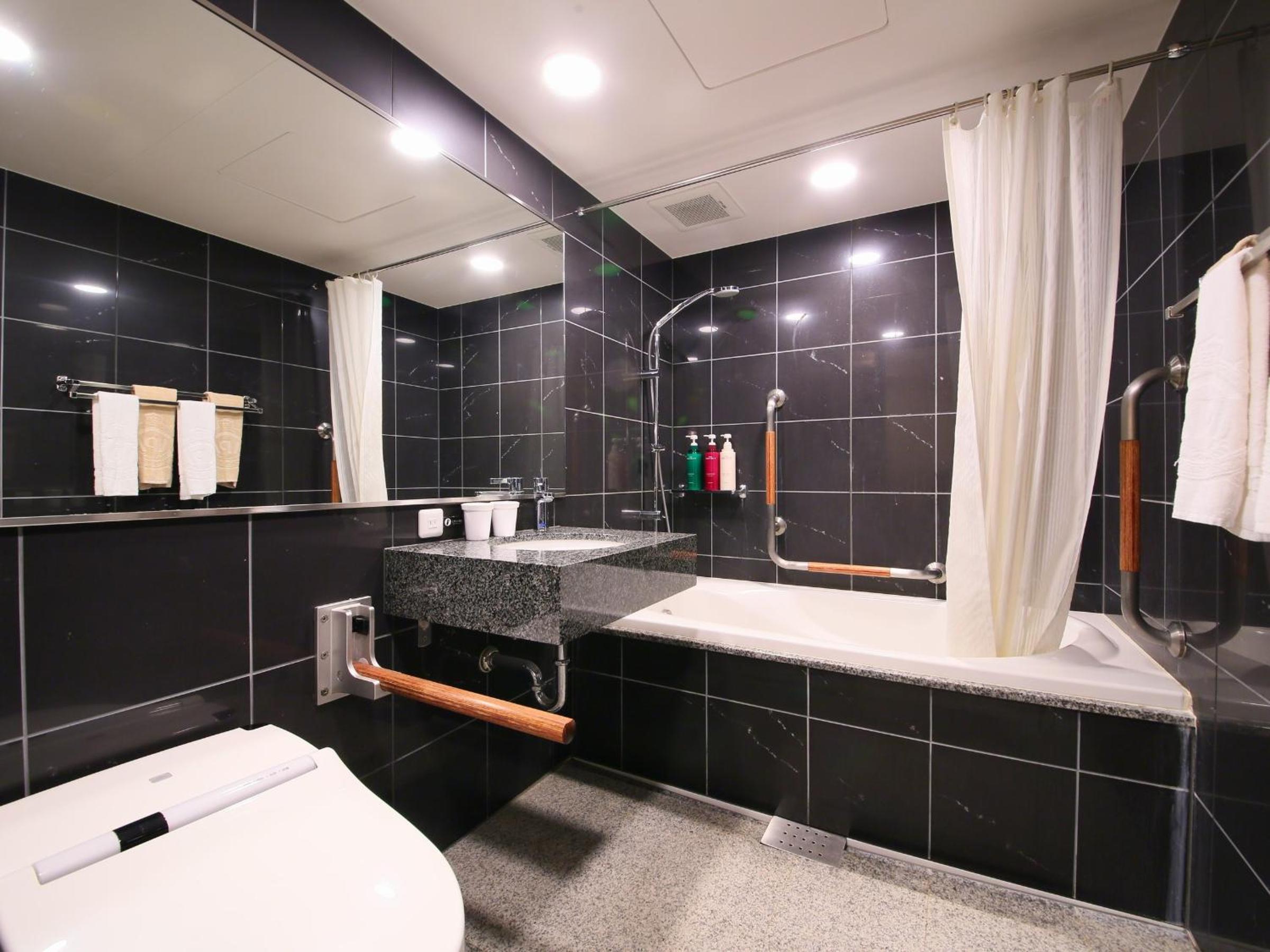 Deluxe Twin Room - Non-Smoking photo 2