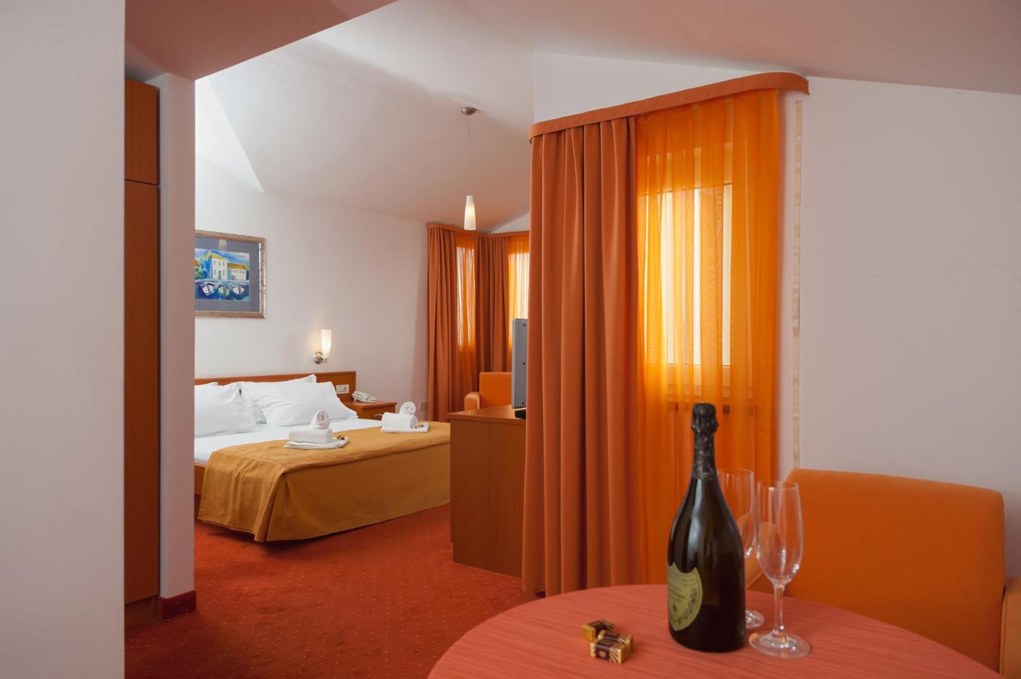 Deluxe Double Room - Photo 4