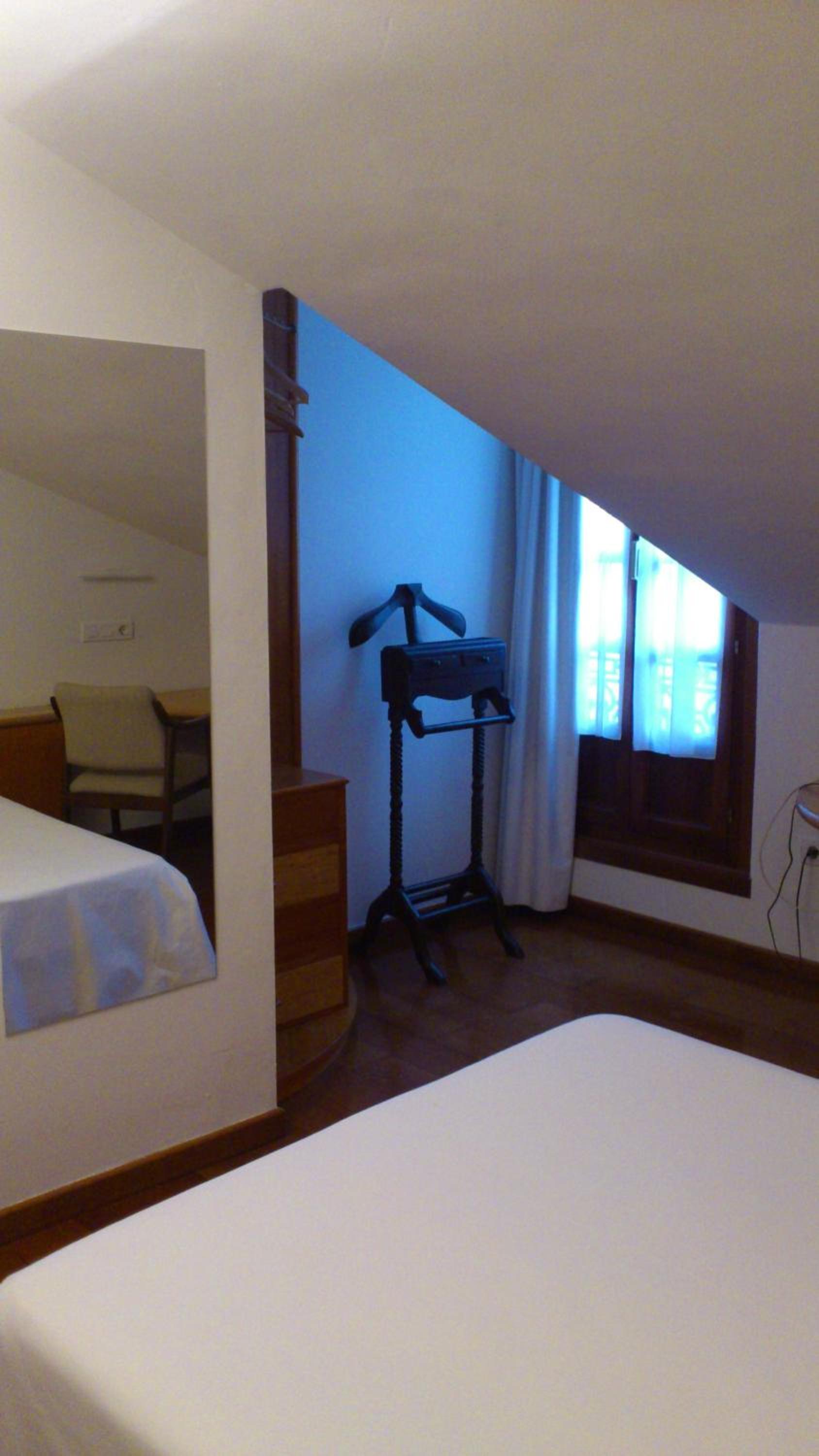 Double or Twin Room - Photo 23
