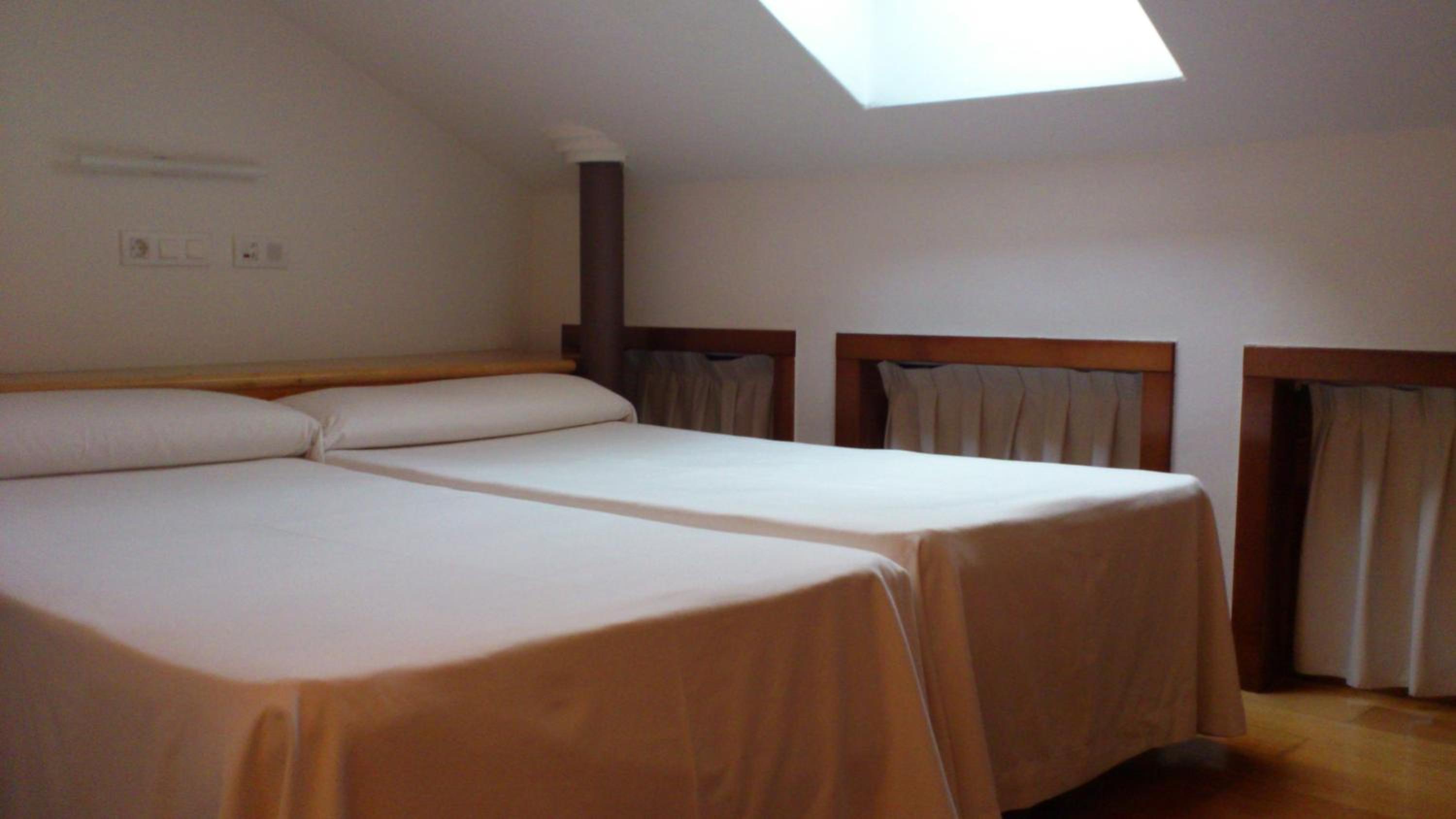 Double or Twin Room - Photo 7