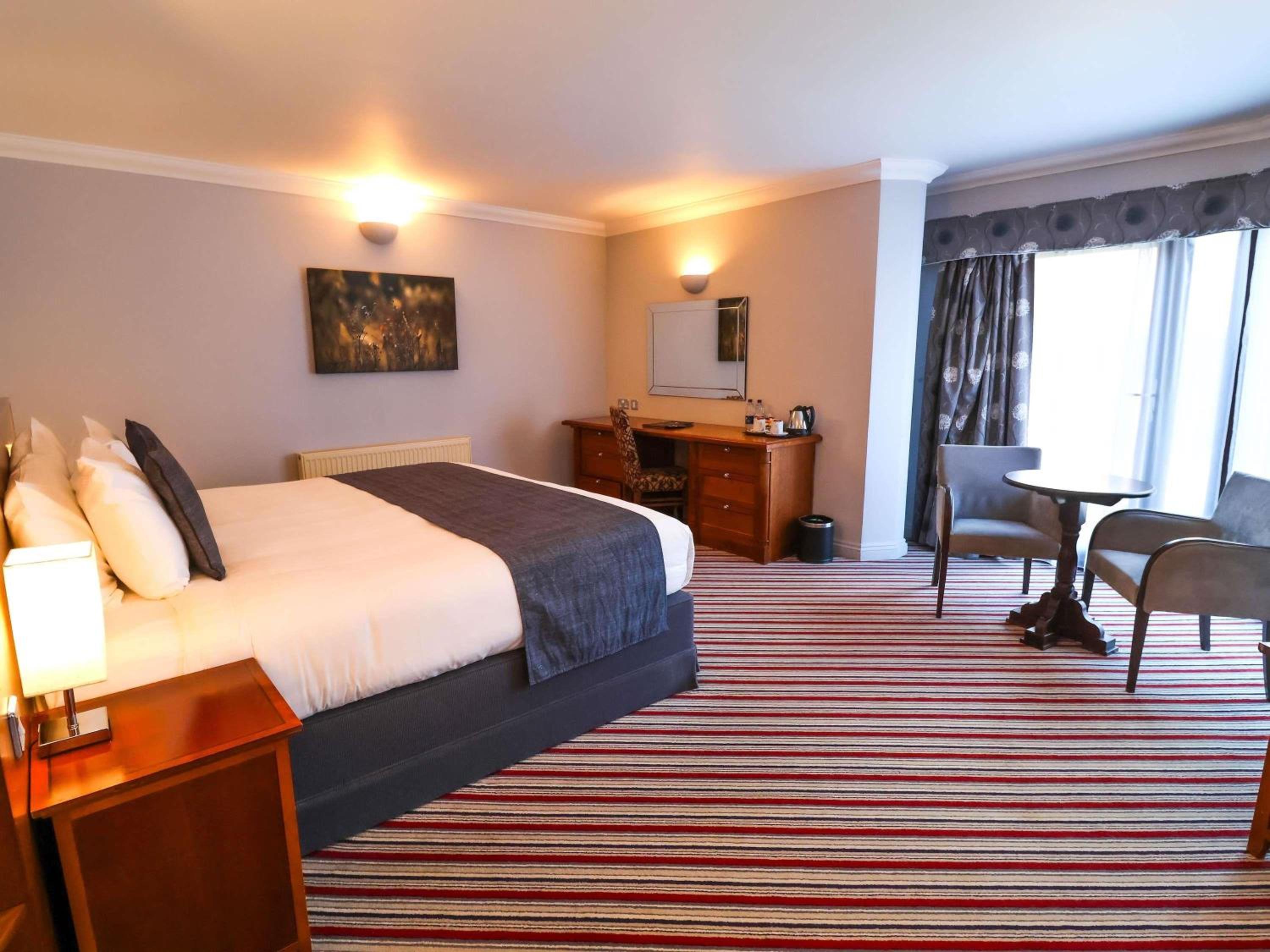 Junior Suite with 1 double or twin beds with single sofa bed