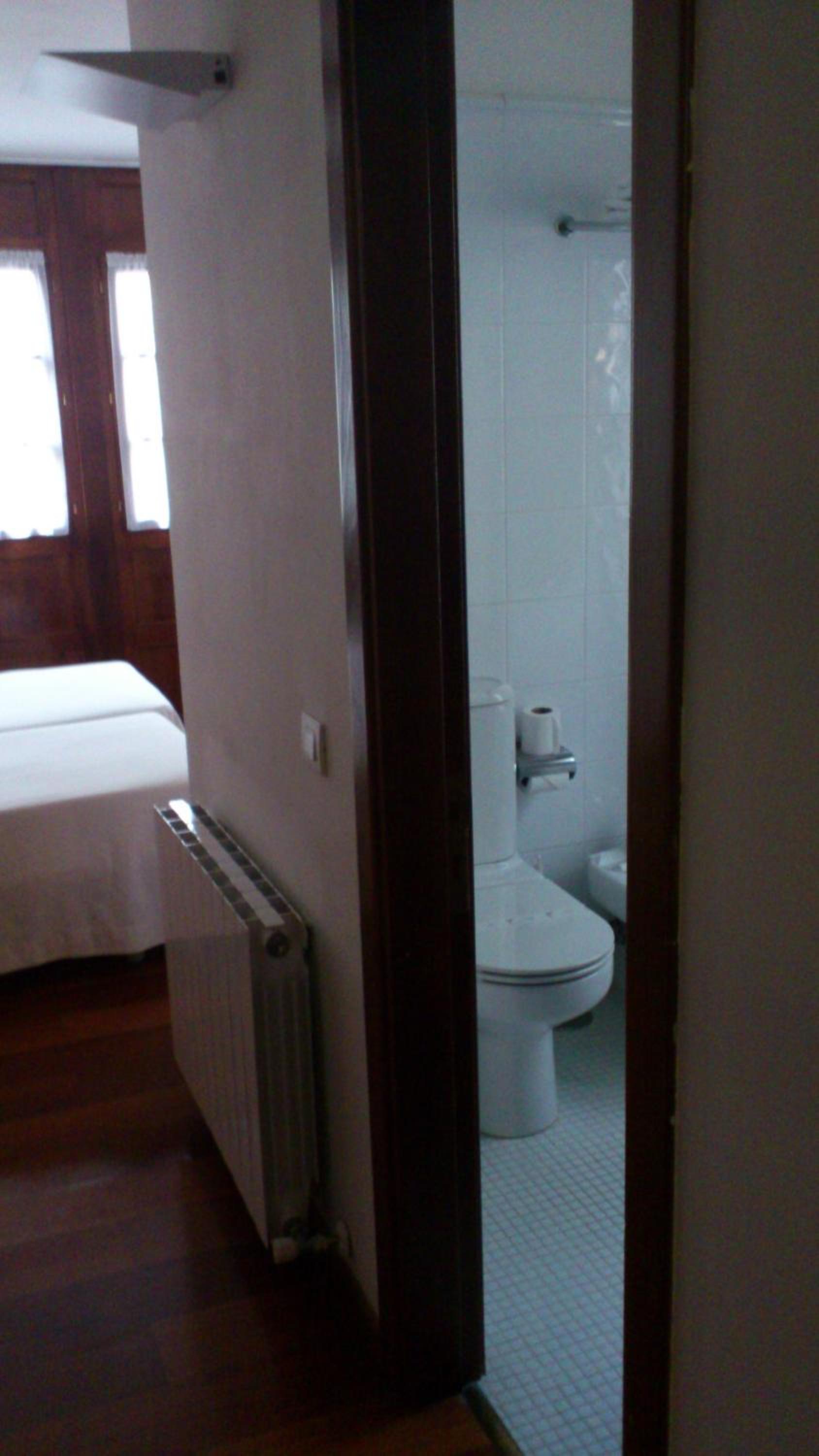 Double or Twin Room - Photo 8