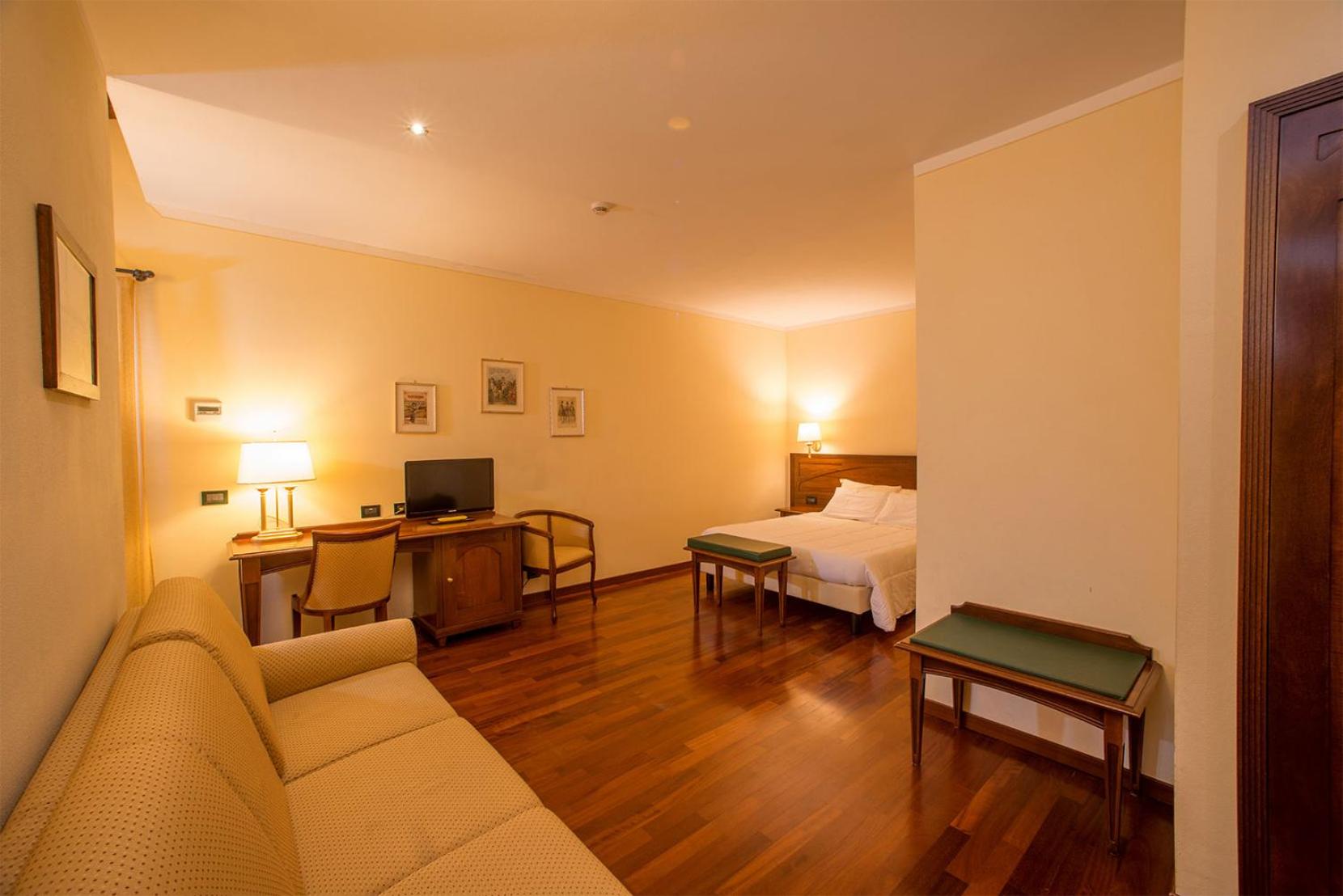 Family Room (2 Adults + 2 Children) photo 1