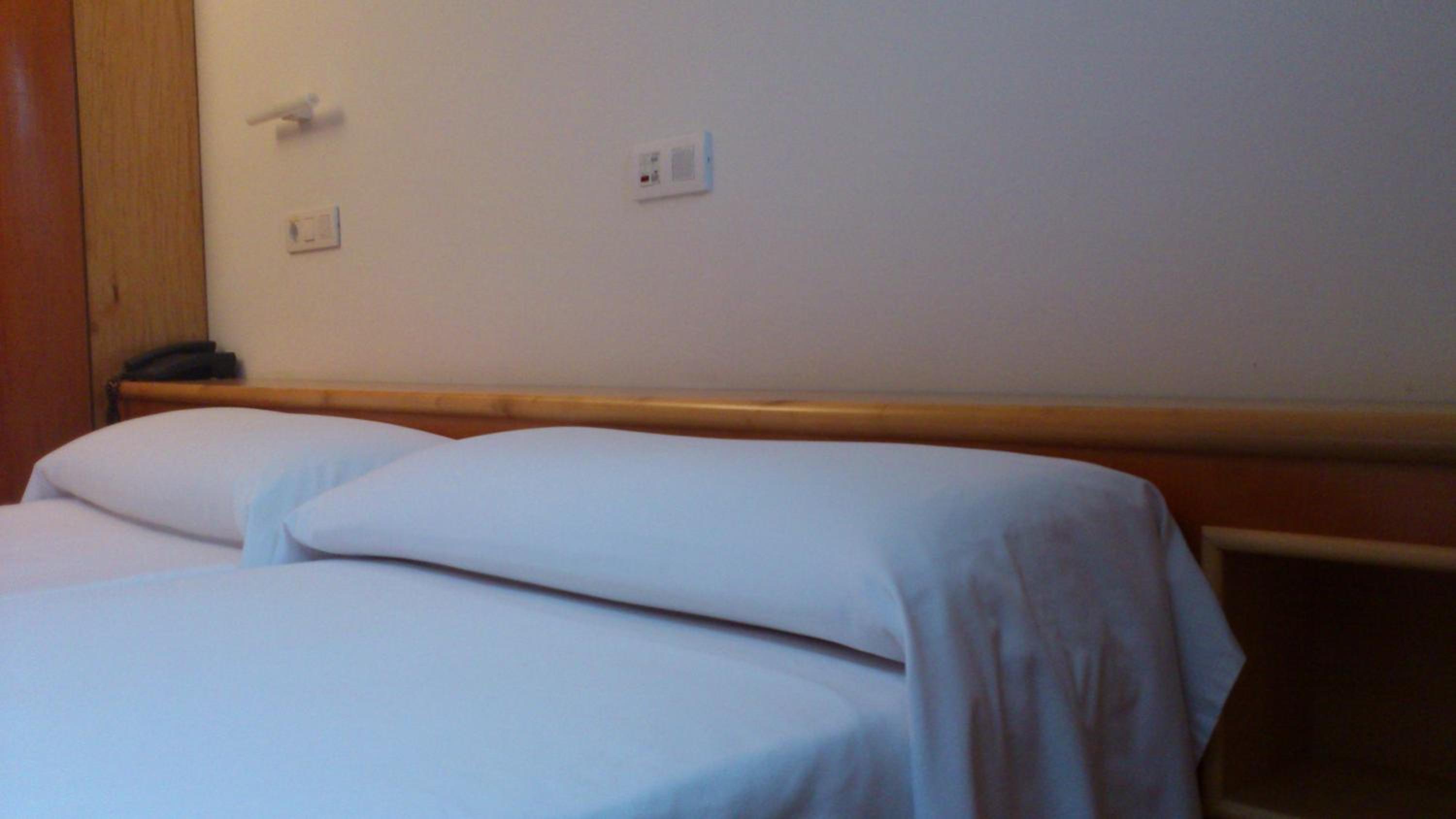 Double or Twin Room - Photo 17
