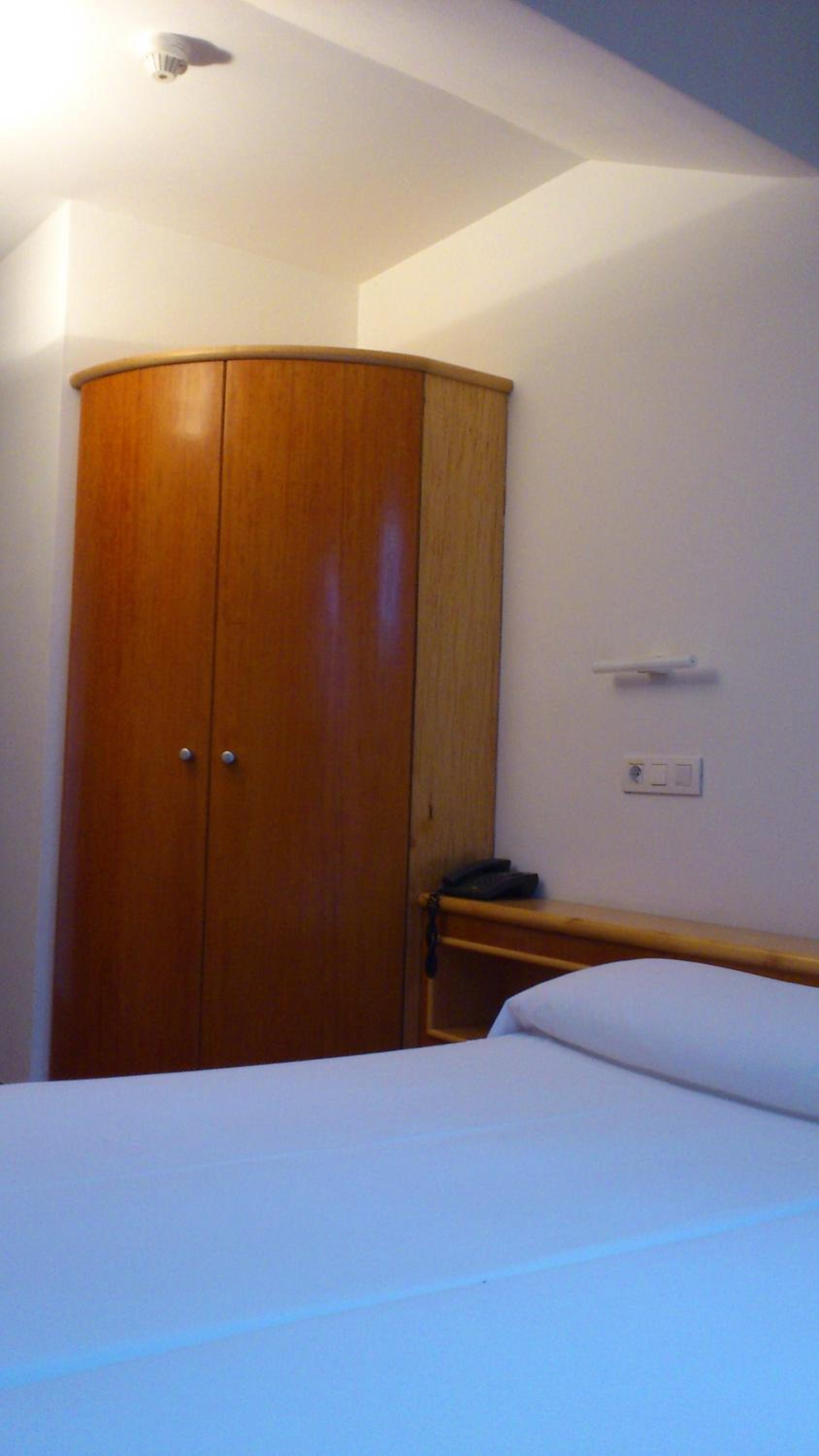 Double or Twin Room - Photo 18
