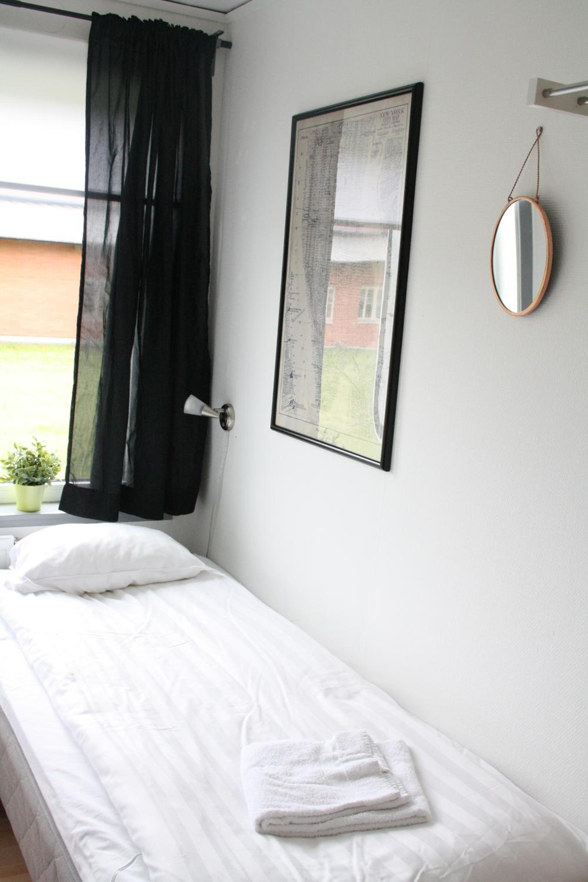 Twin Room with Shared Bathroom - Annex photo 1