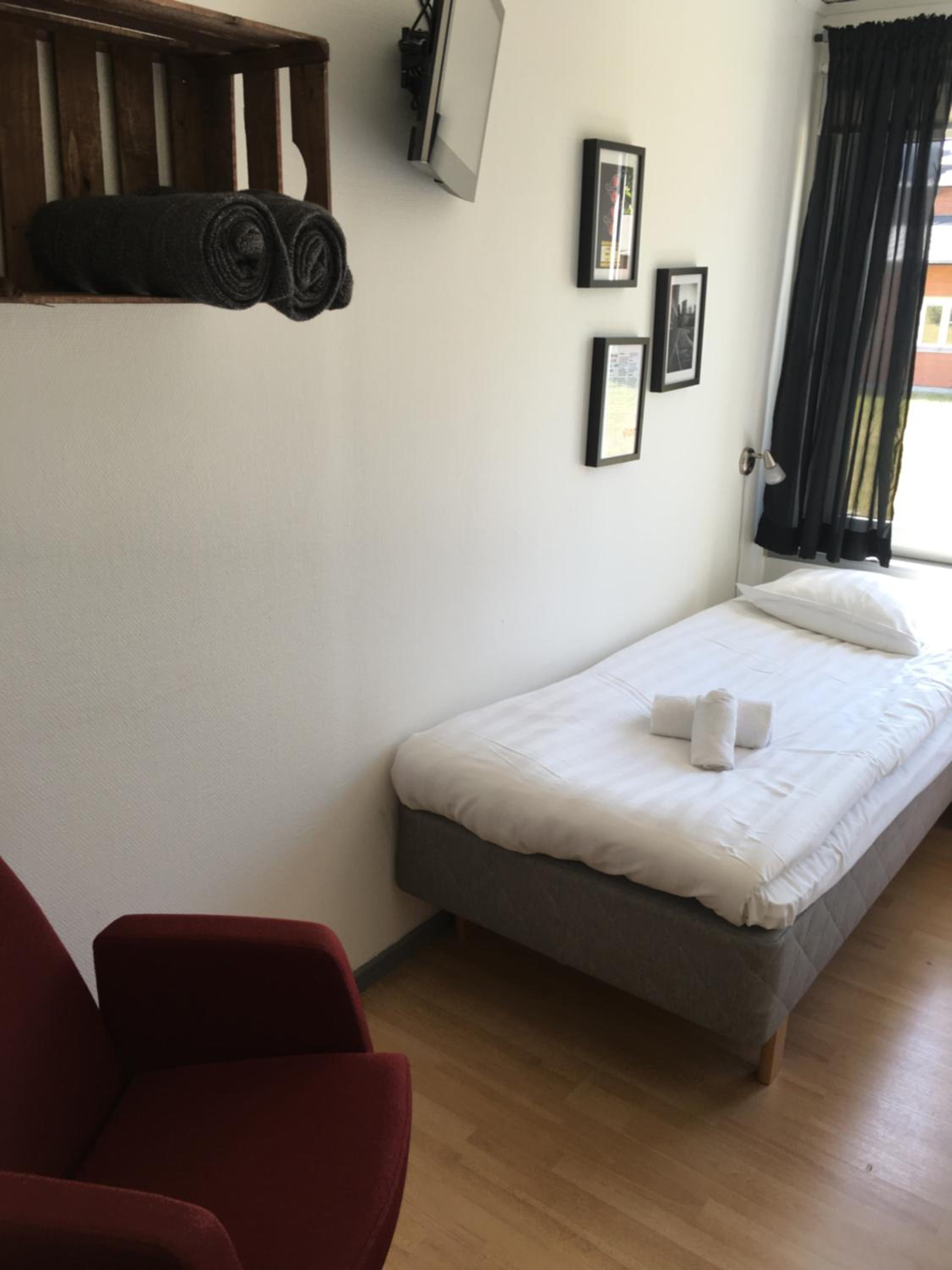 Twin Room with Shared Bathroom - Annex photo 2