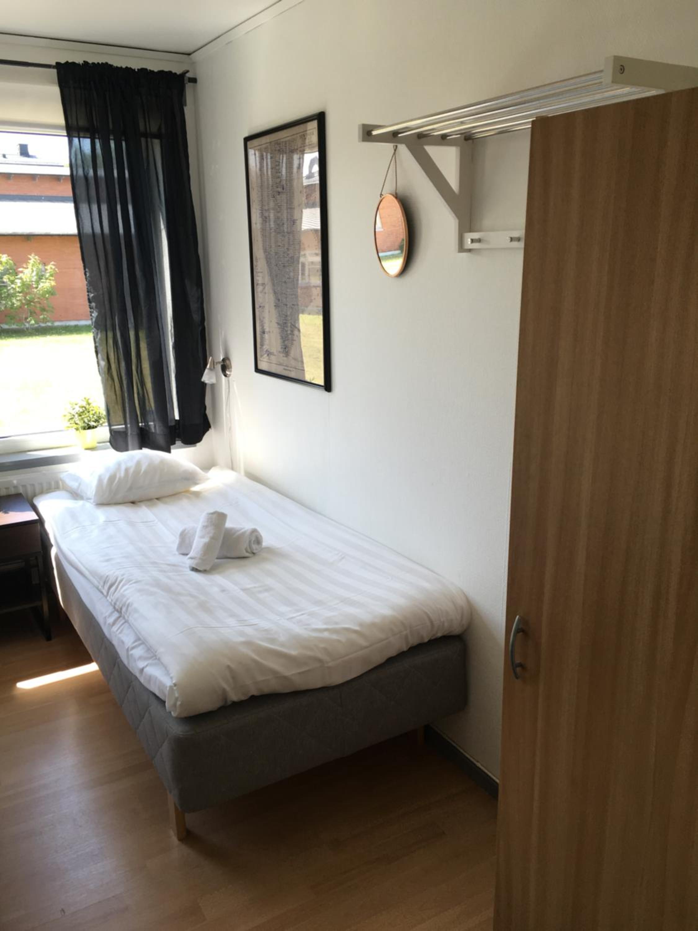Twin Room with Shared Bathroom - Annex photo 3