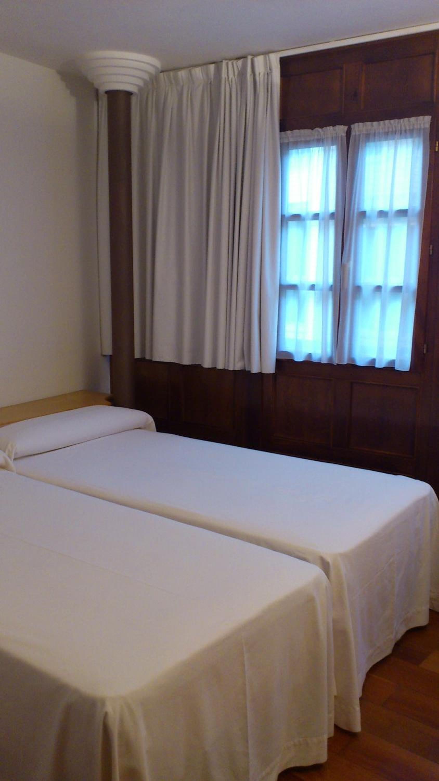 Twin Room with Extra Bed - Photo 6