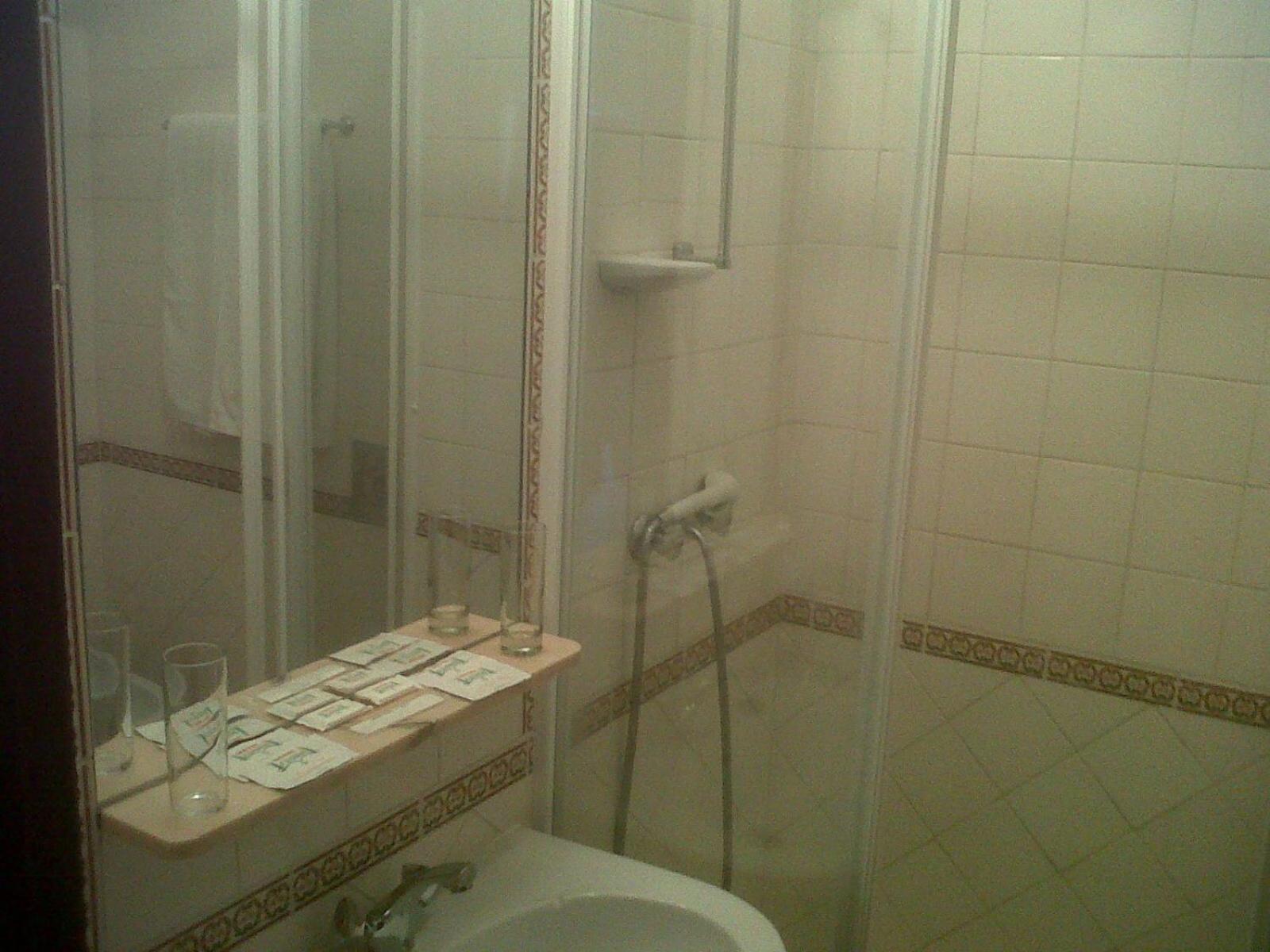 Economy Double Room - Photo 8