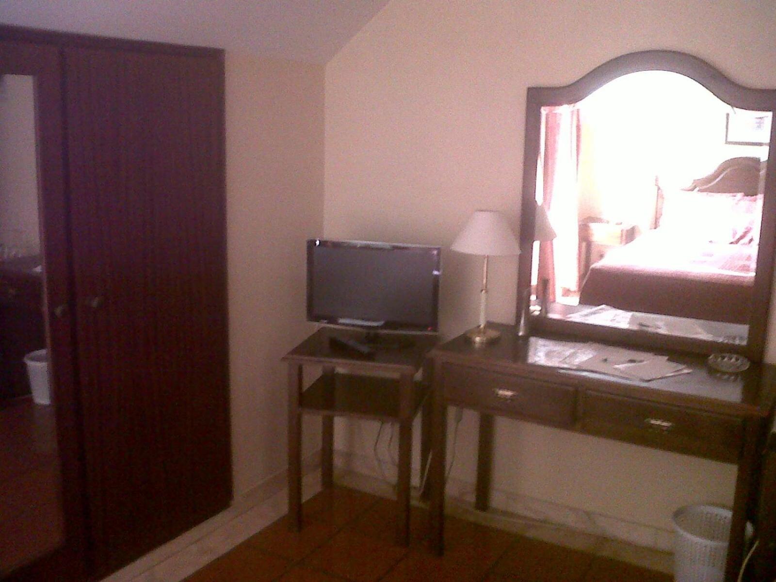 Economy Double Room - Photo 11