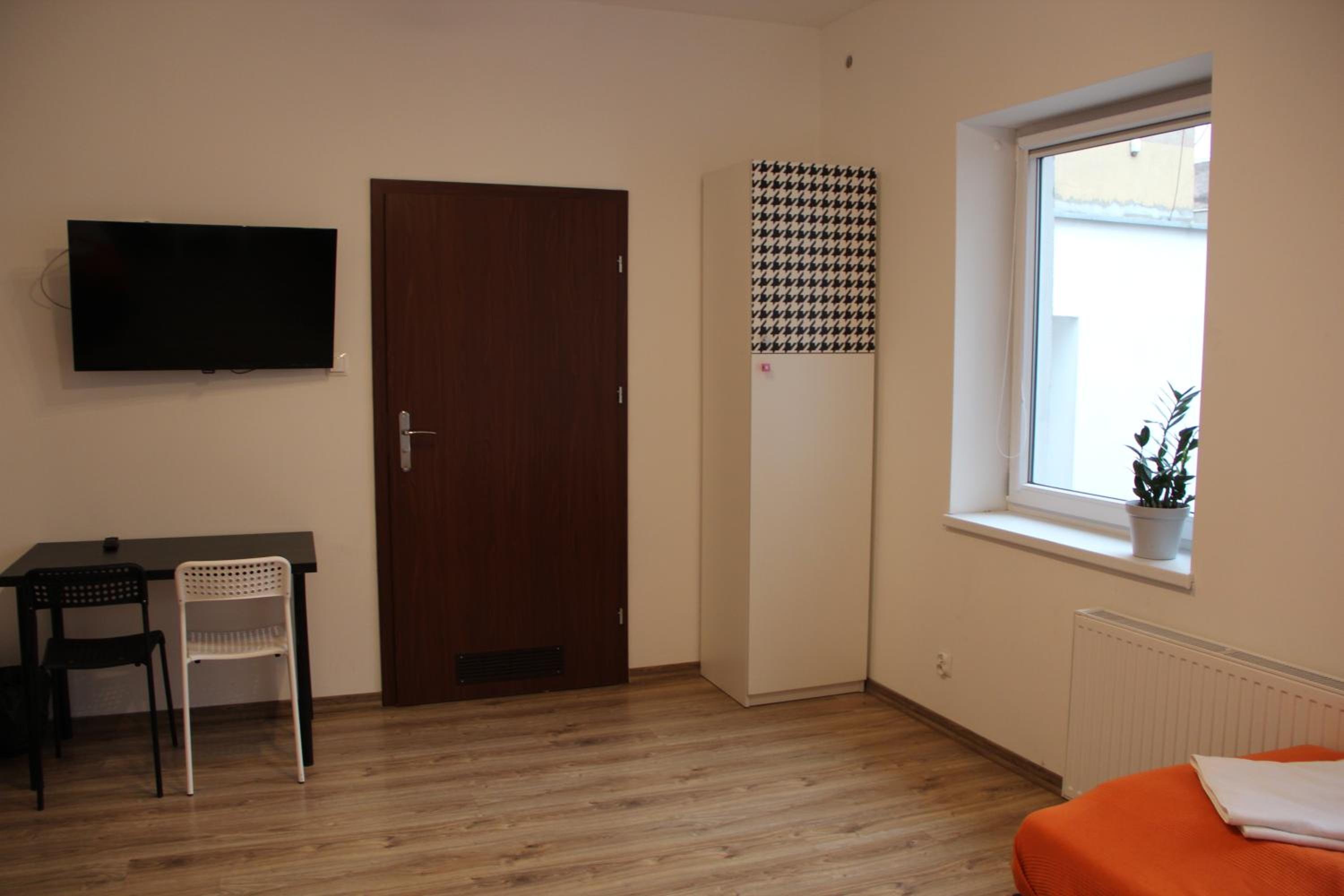 Twin Room with Bathroom - Photo 9