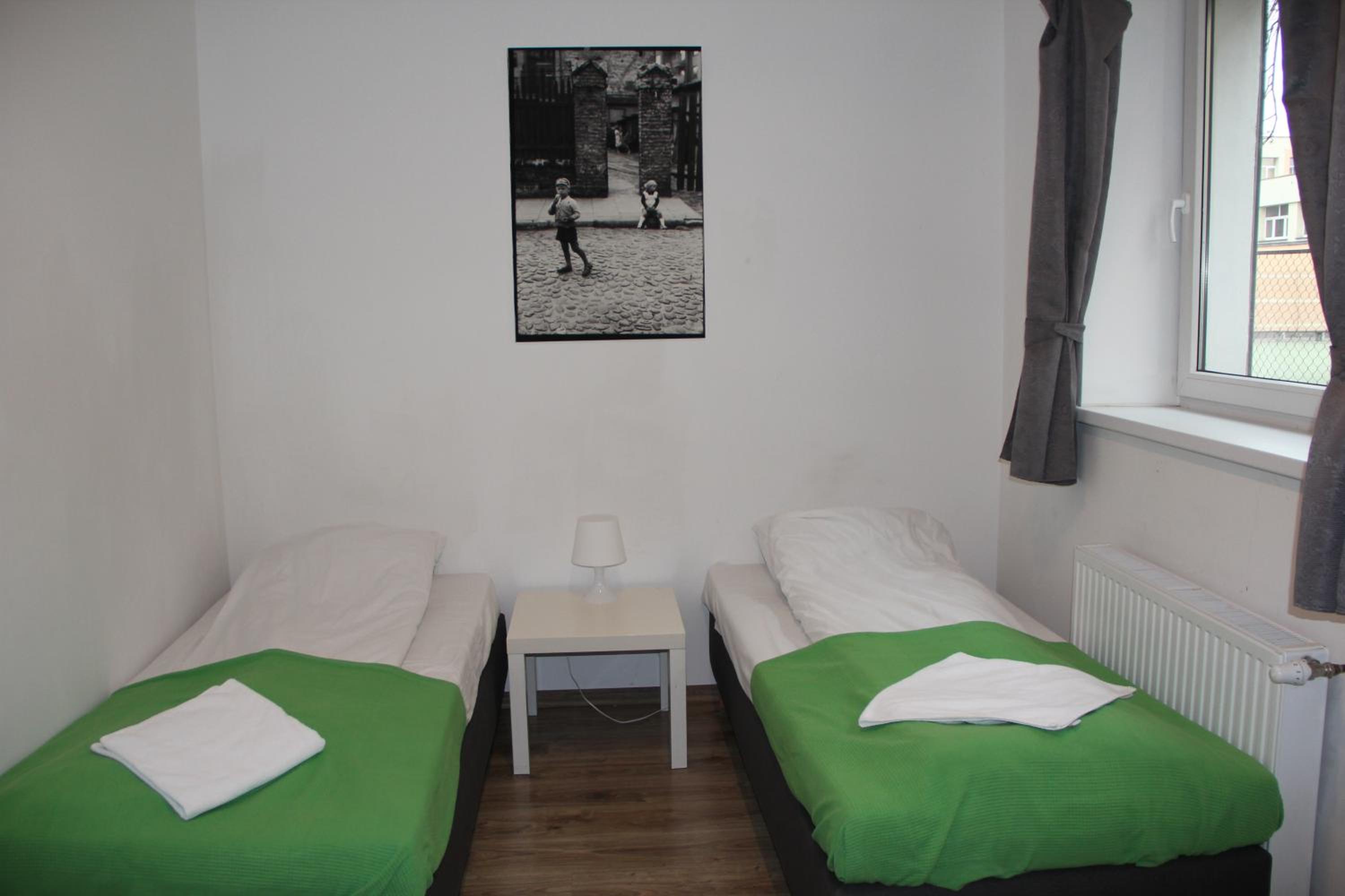 Twin Room with Bathroom - Photo 2