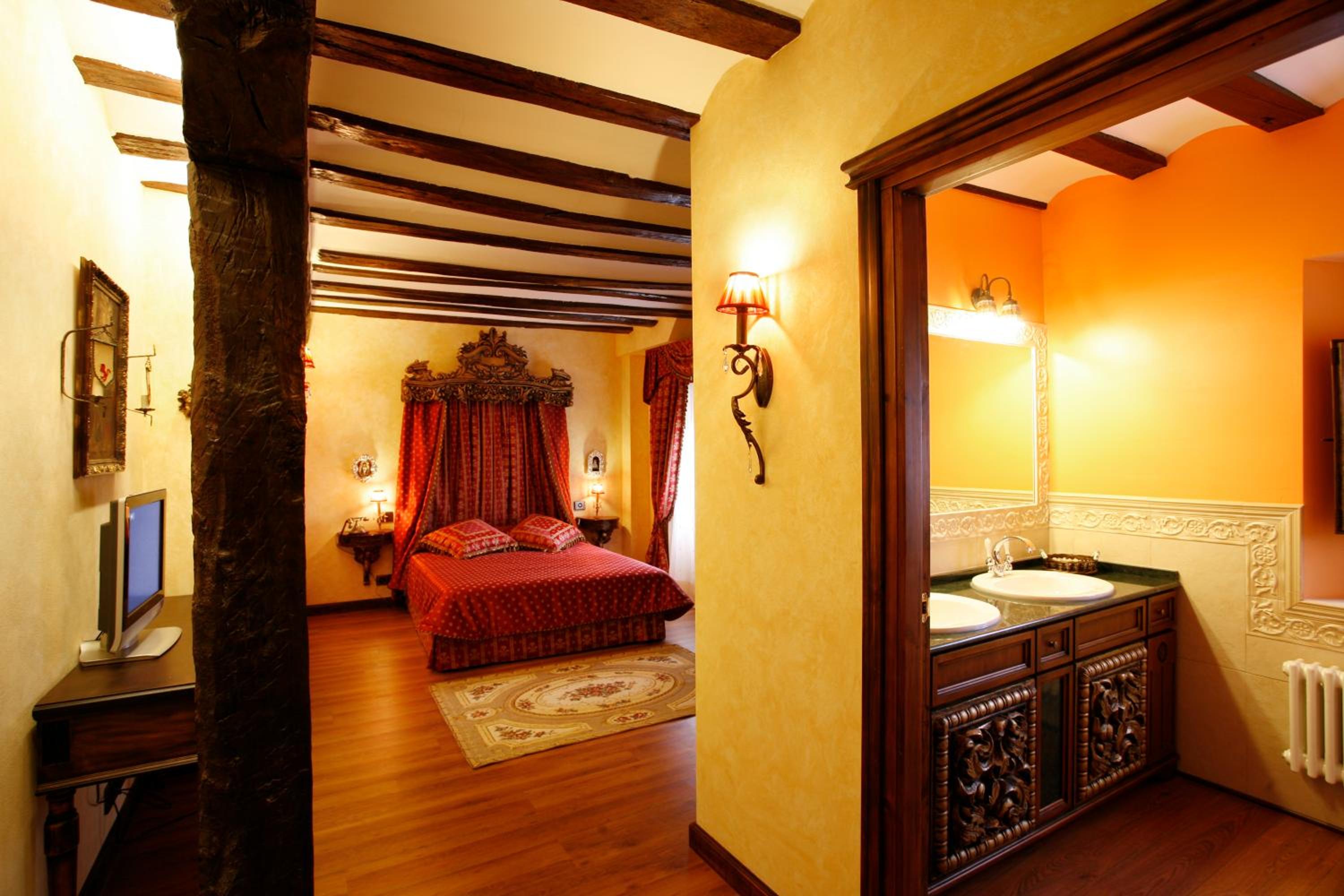 Double Room with Hot Tub photo 2