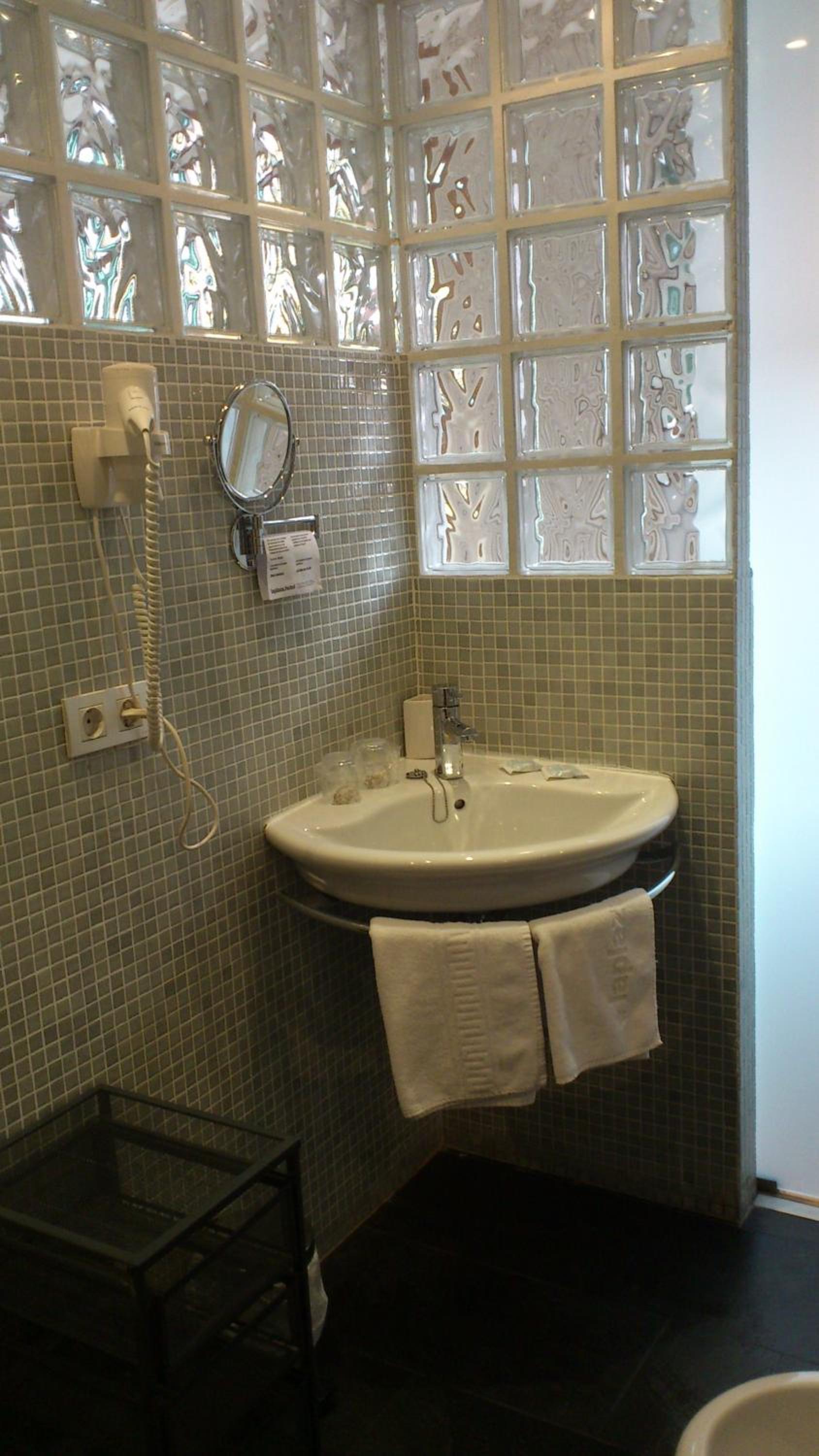 Double Room - Photo 9