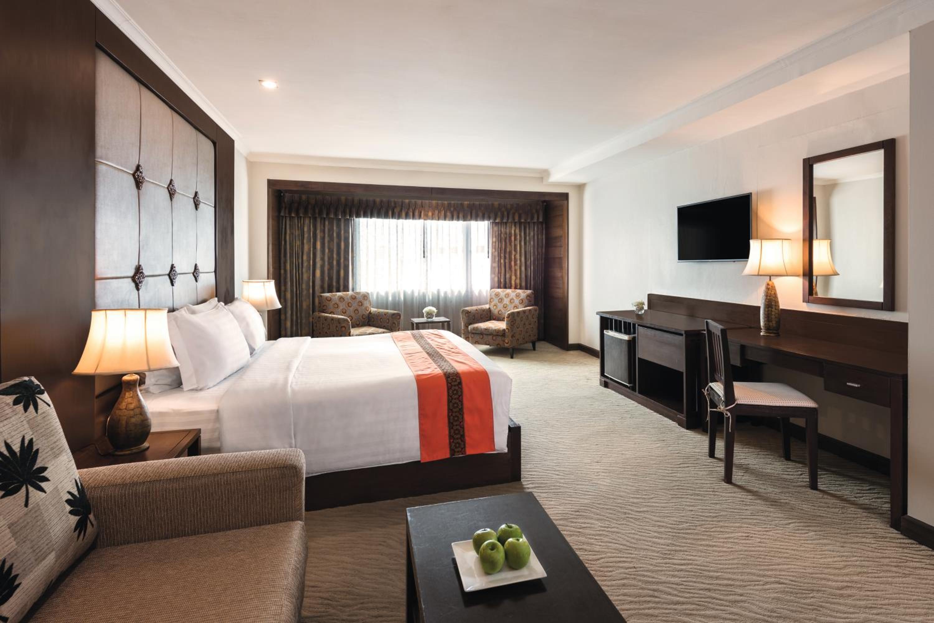 Premium King Room - Photo 13