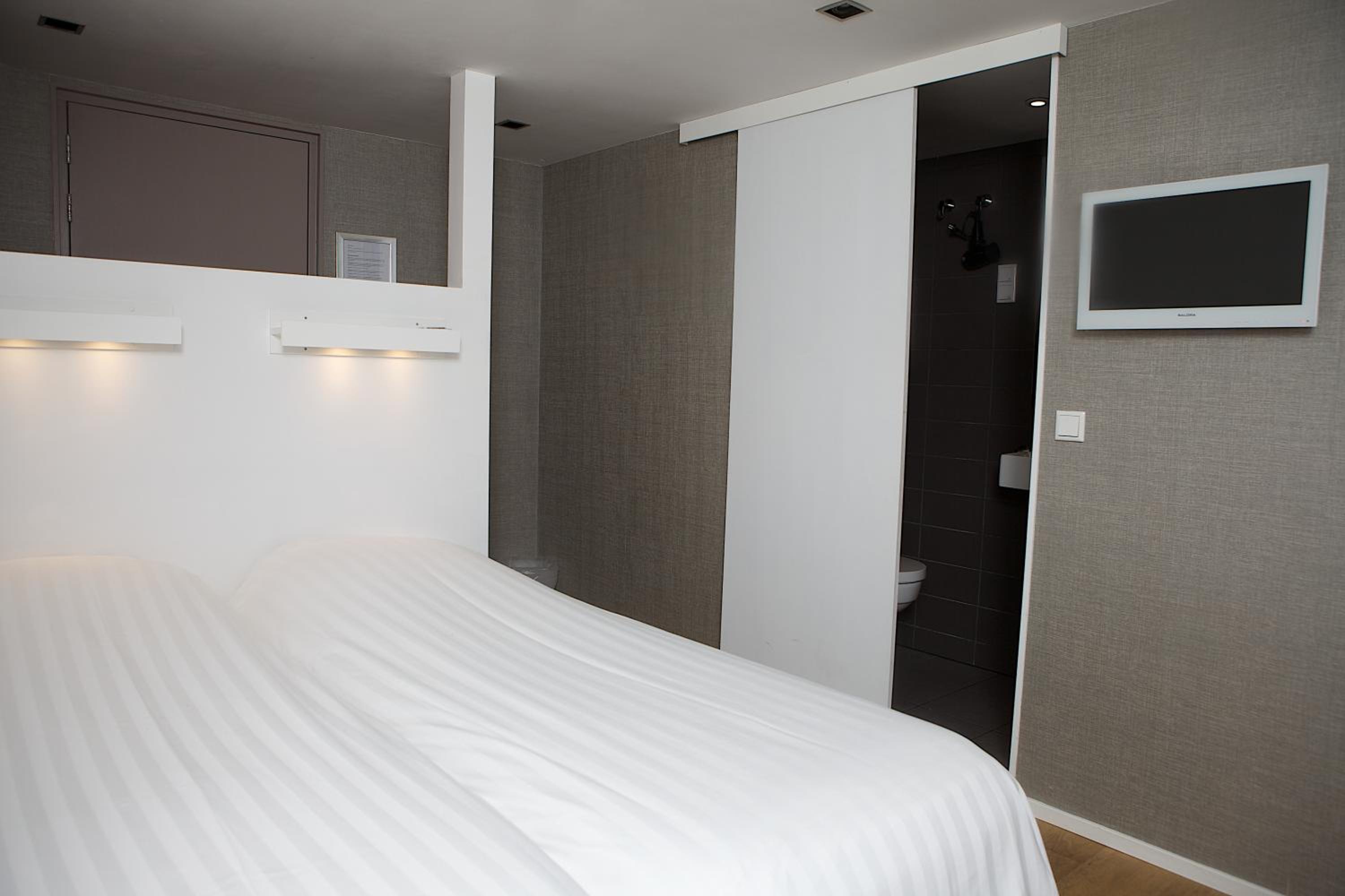 Basic Twin Room with River View photo 1