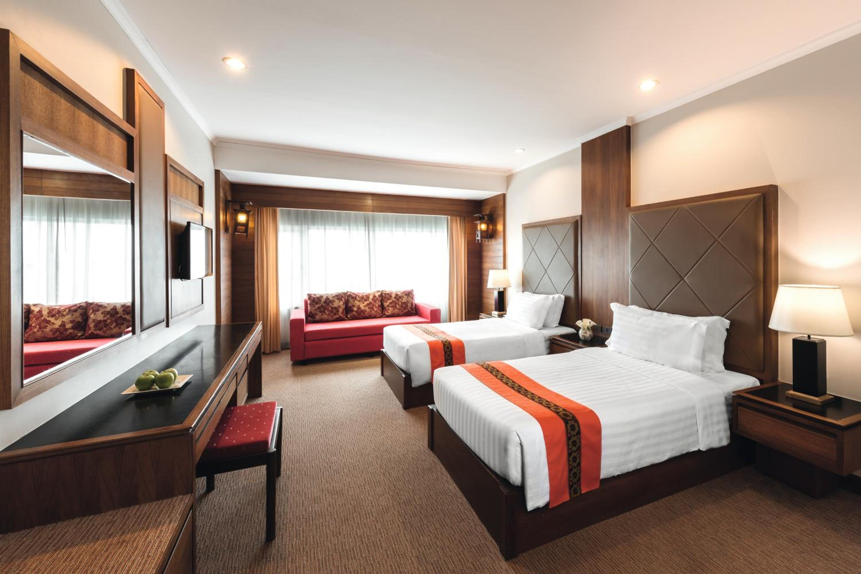 Deluxe King Room - Photo 11