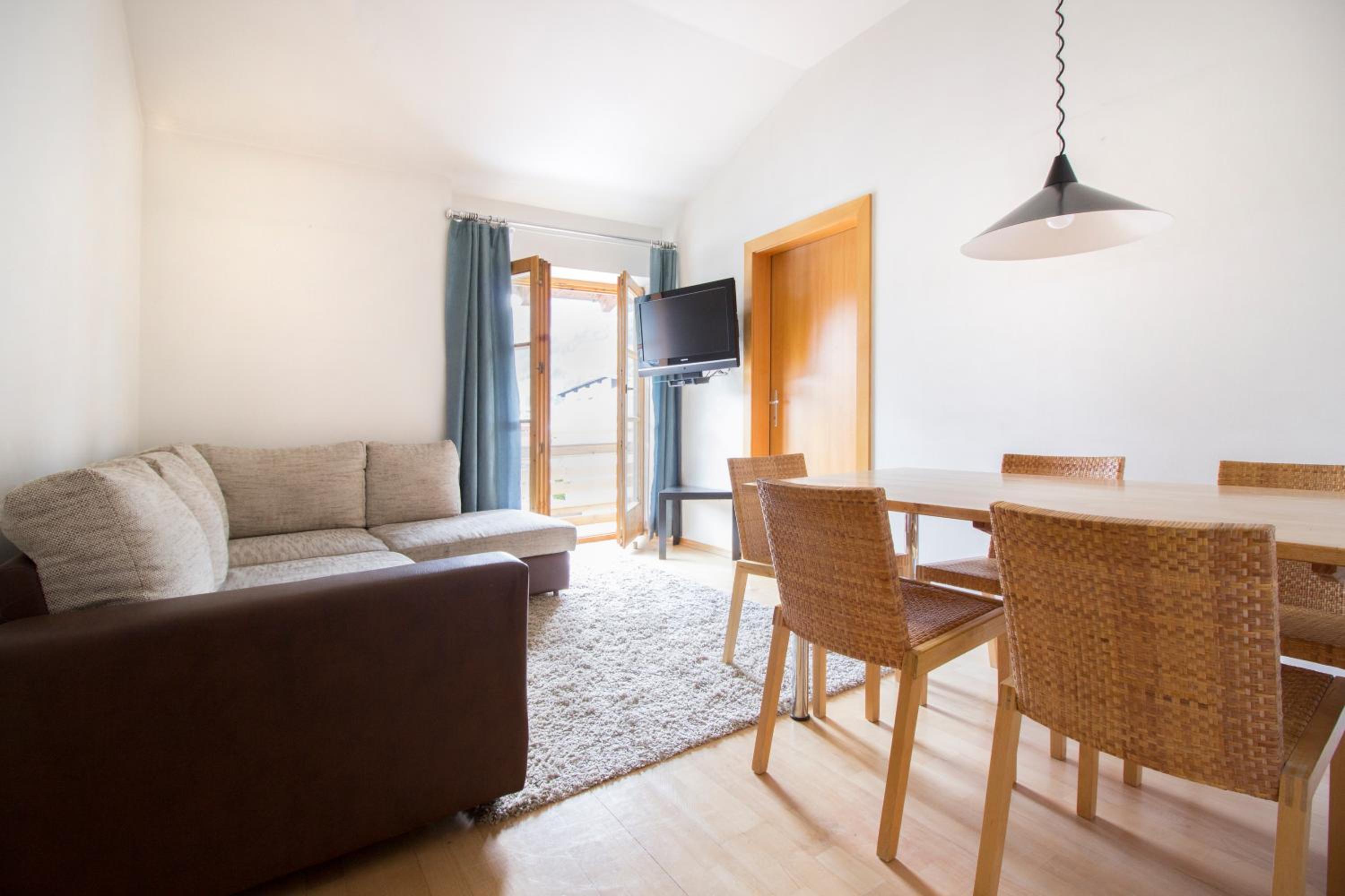 Two-Bedroom Apartment with Balcony photo 1
