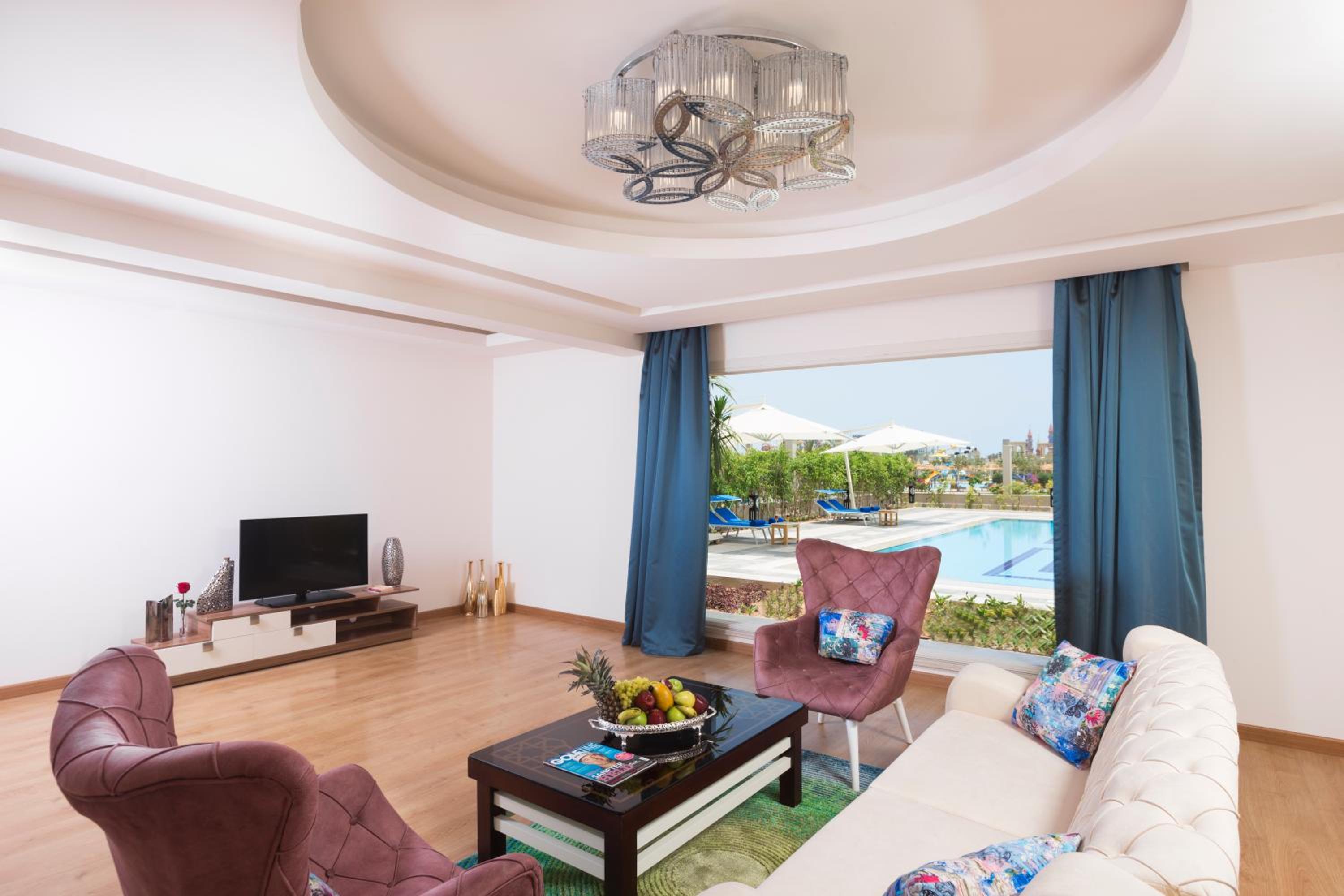King Suite with Pool View