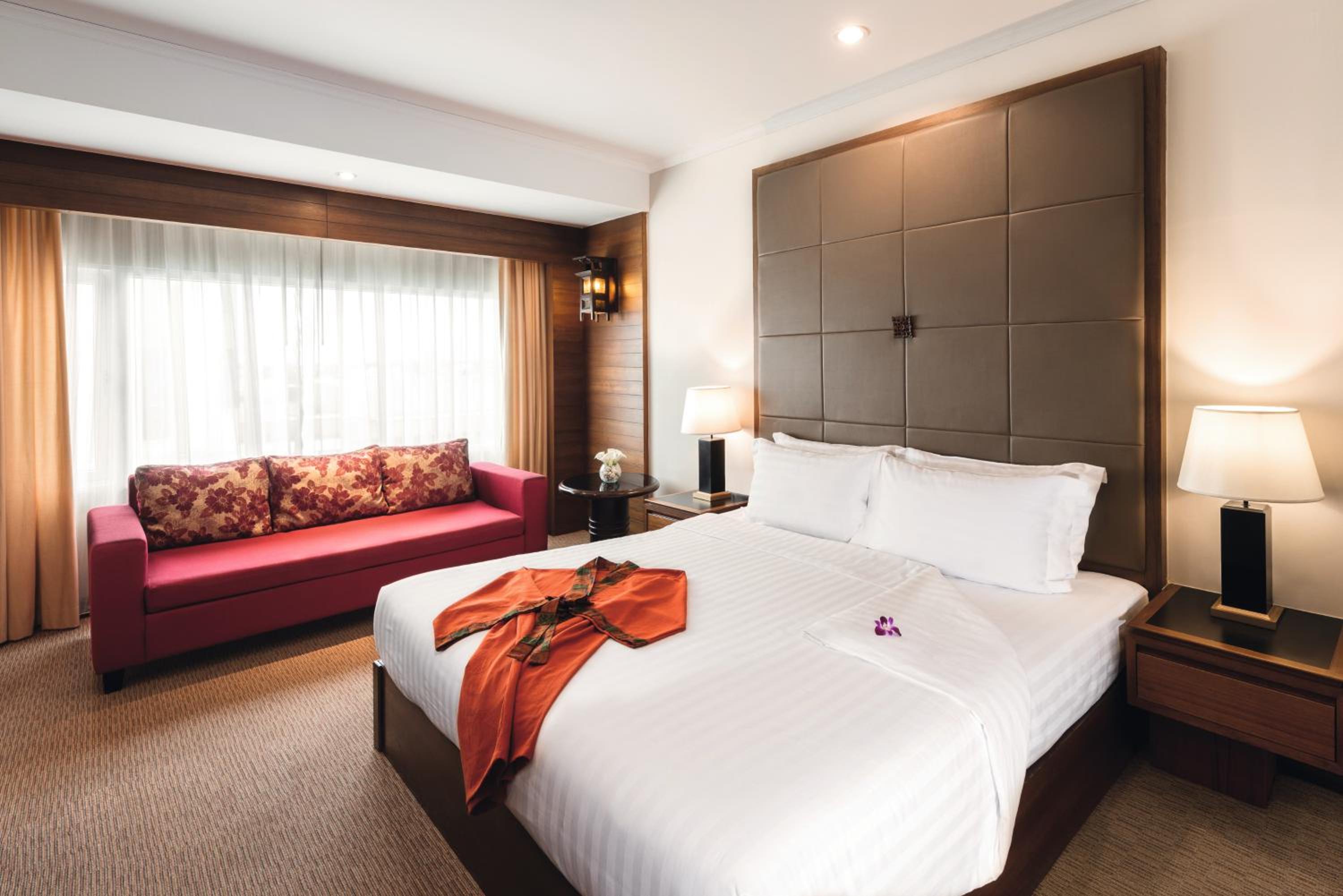 Deluxe King Room - Photo 12
