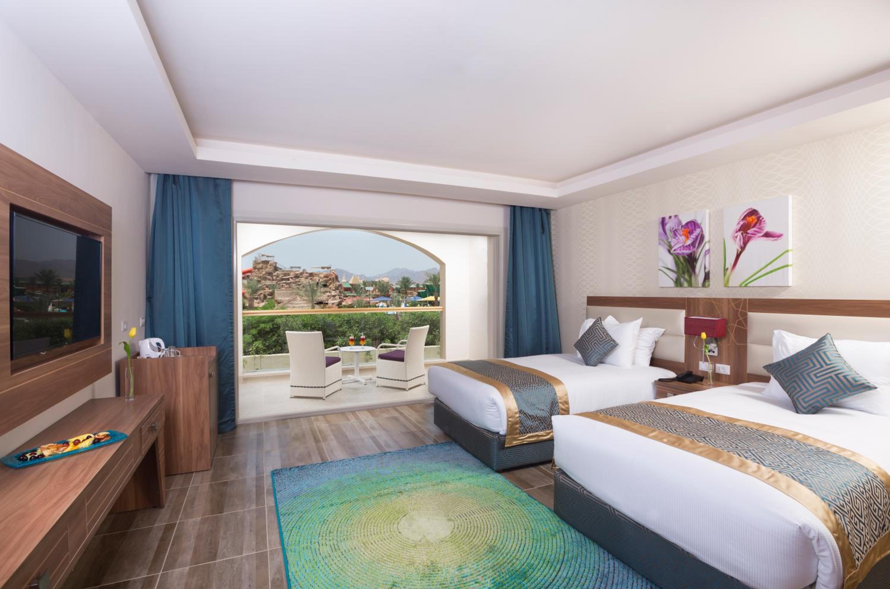 King Suite with Pool View