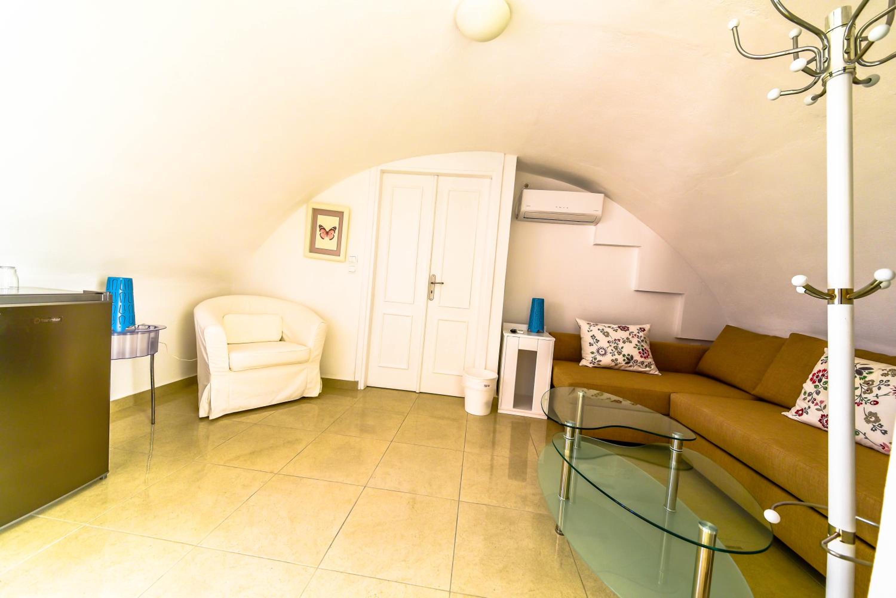 Deluxe Room - Photo 13
