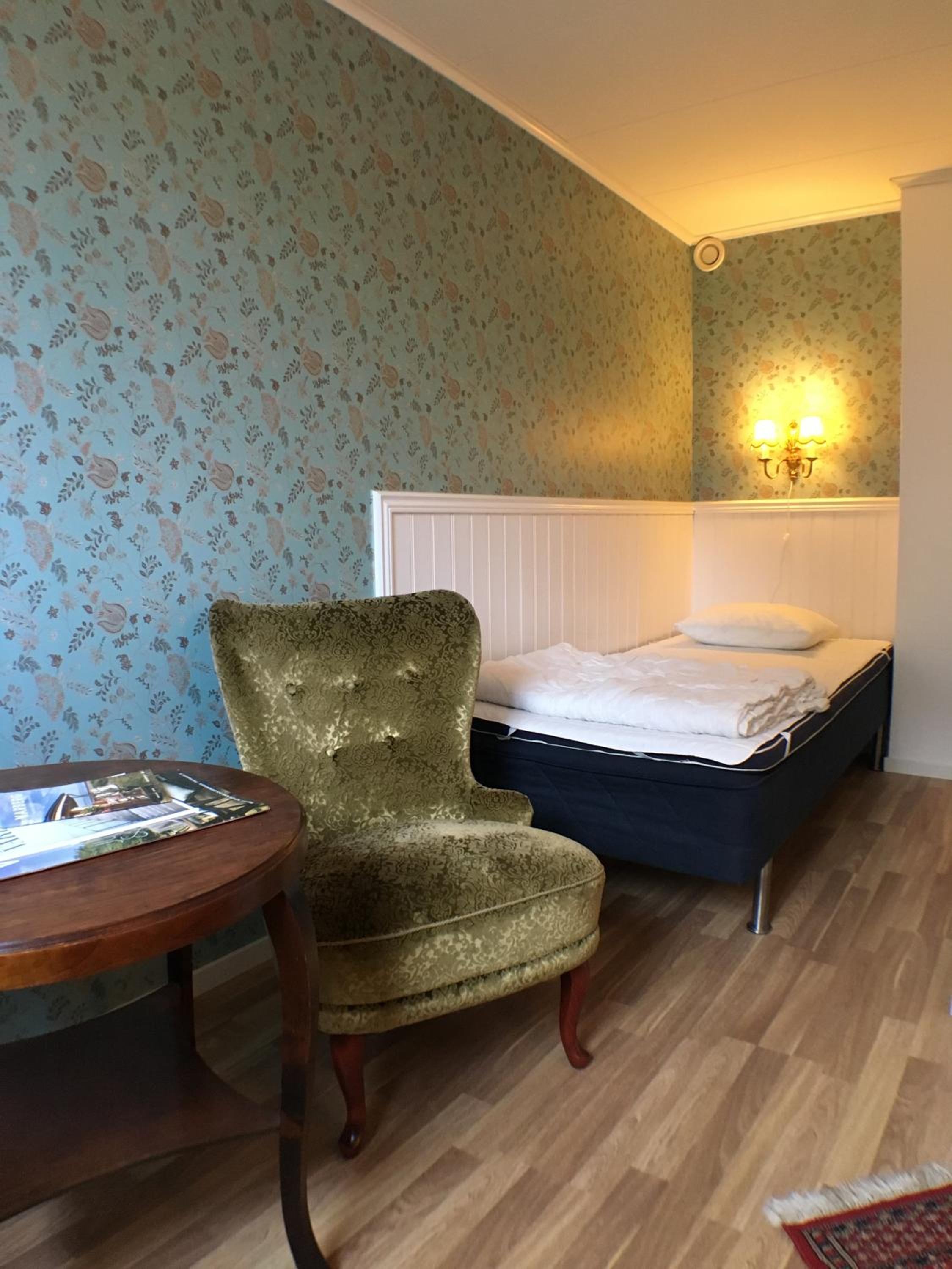 Single Room with Shared Shower and Toilet photo 1