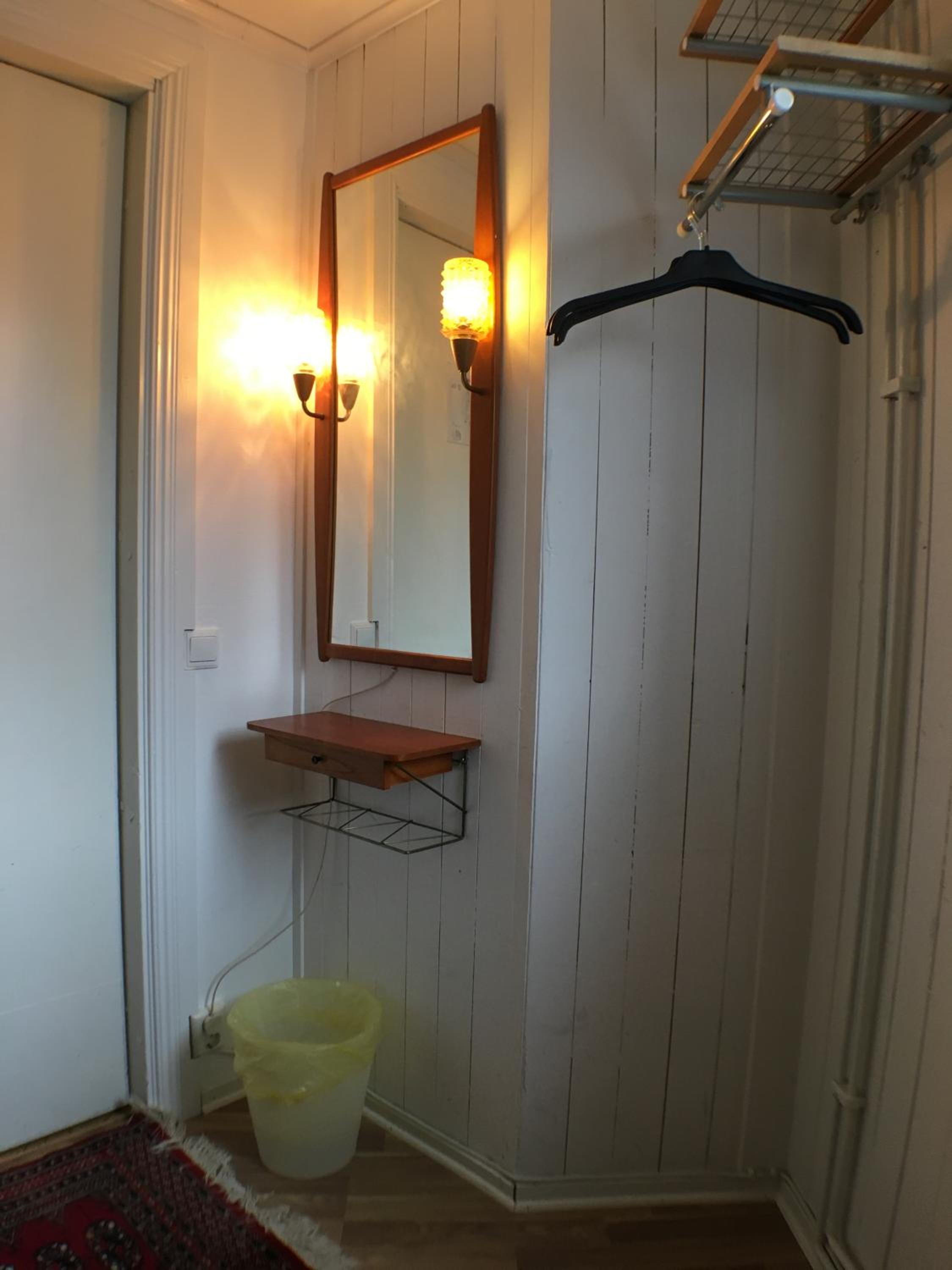 Single Room with Shared Shower and Toilet photo 3