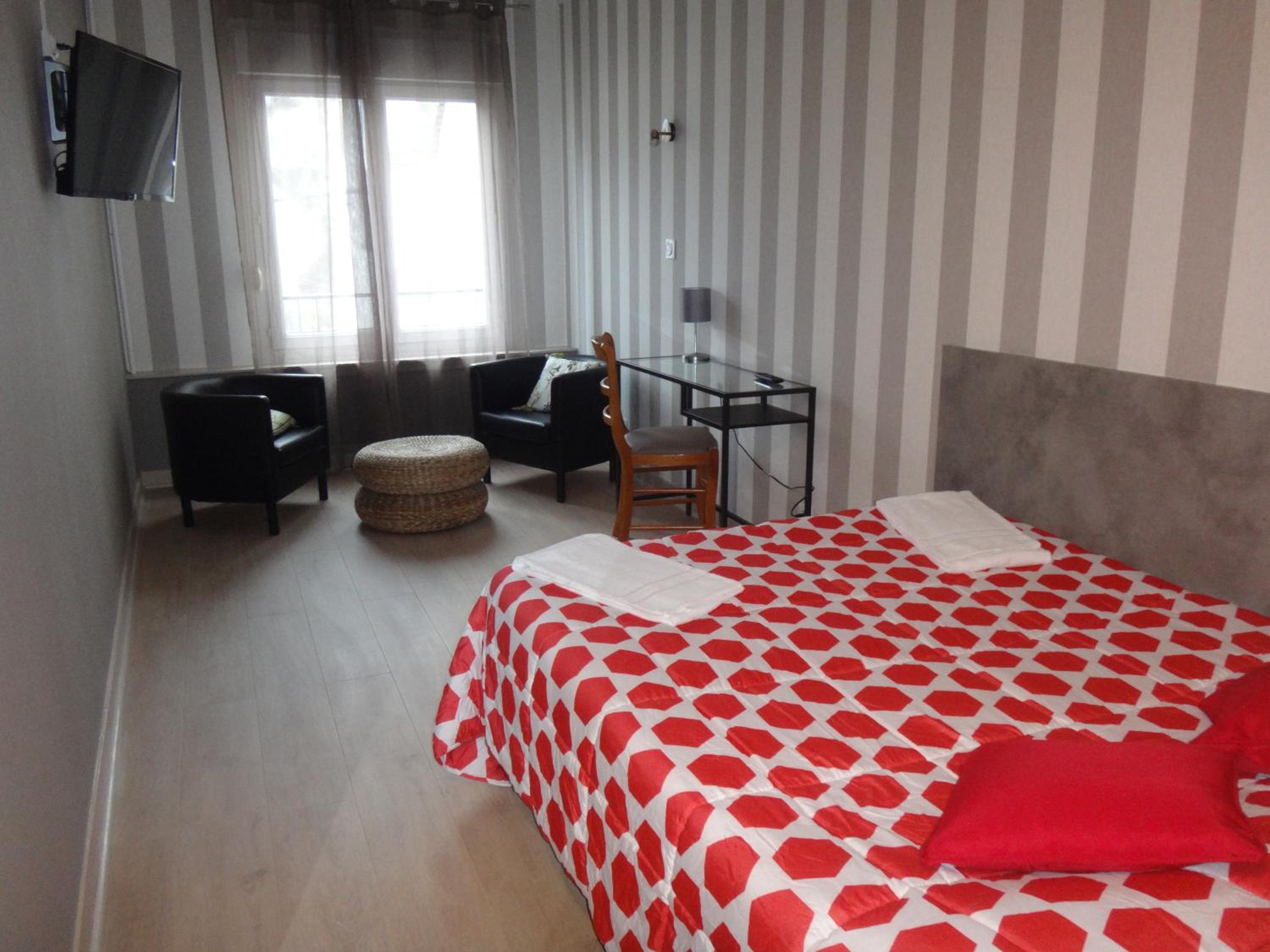 Large Double Room - Photo 4