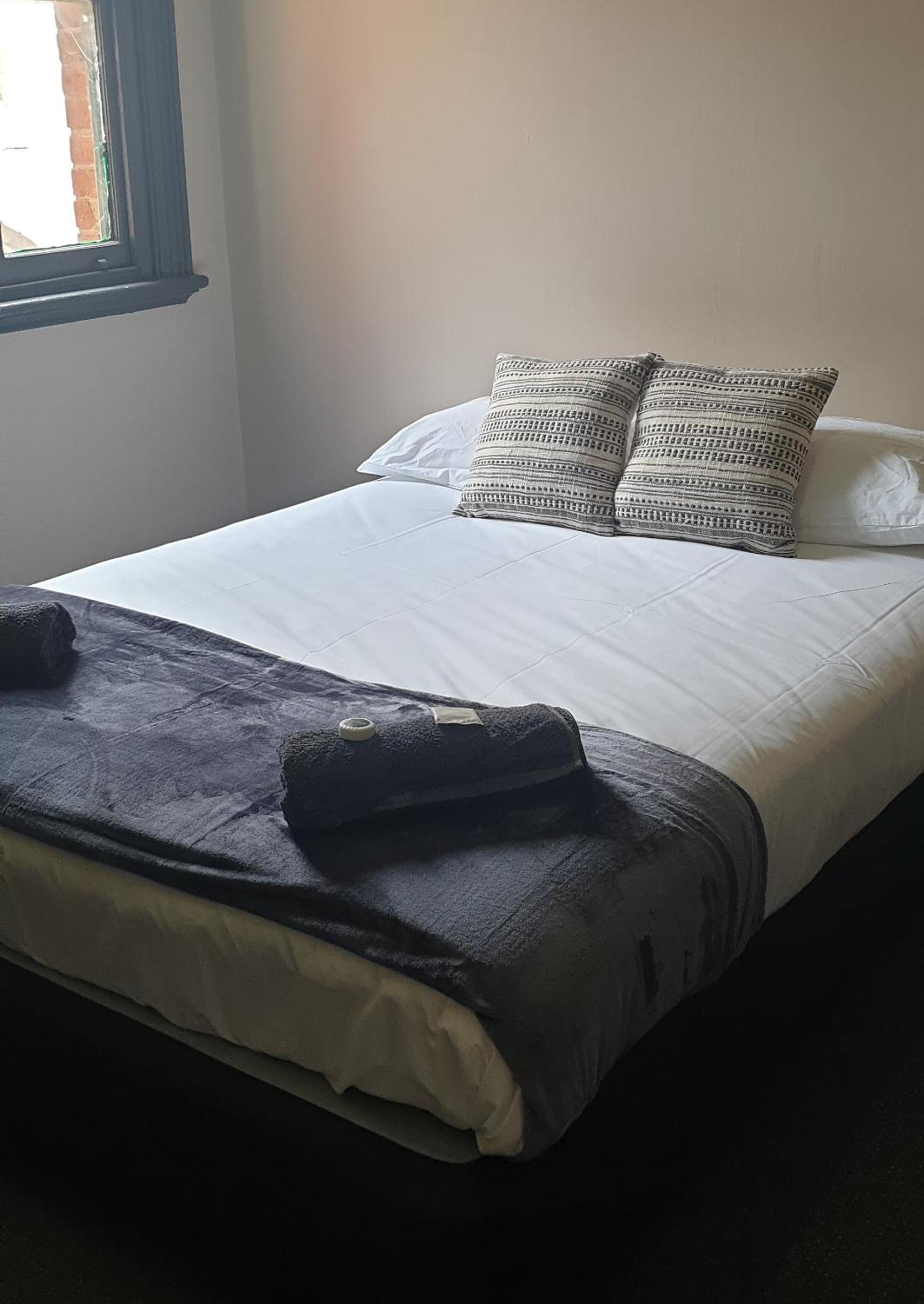Queen Room with Shared Bathroom photo 1