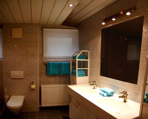 Three-Bedroom Apartment with Terrace photo 3