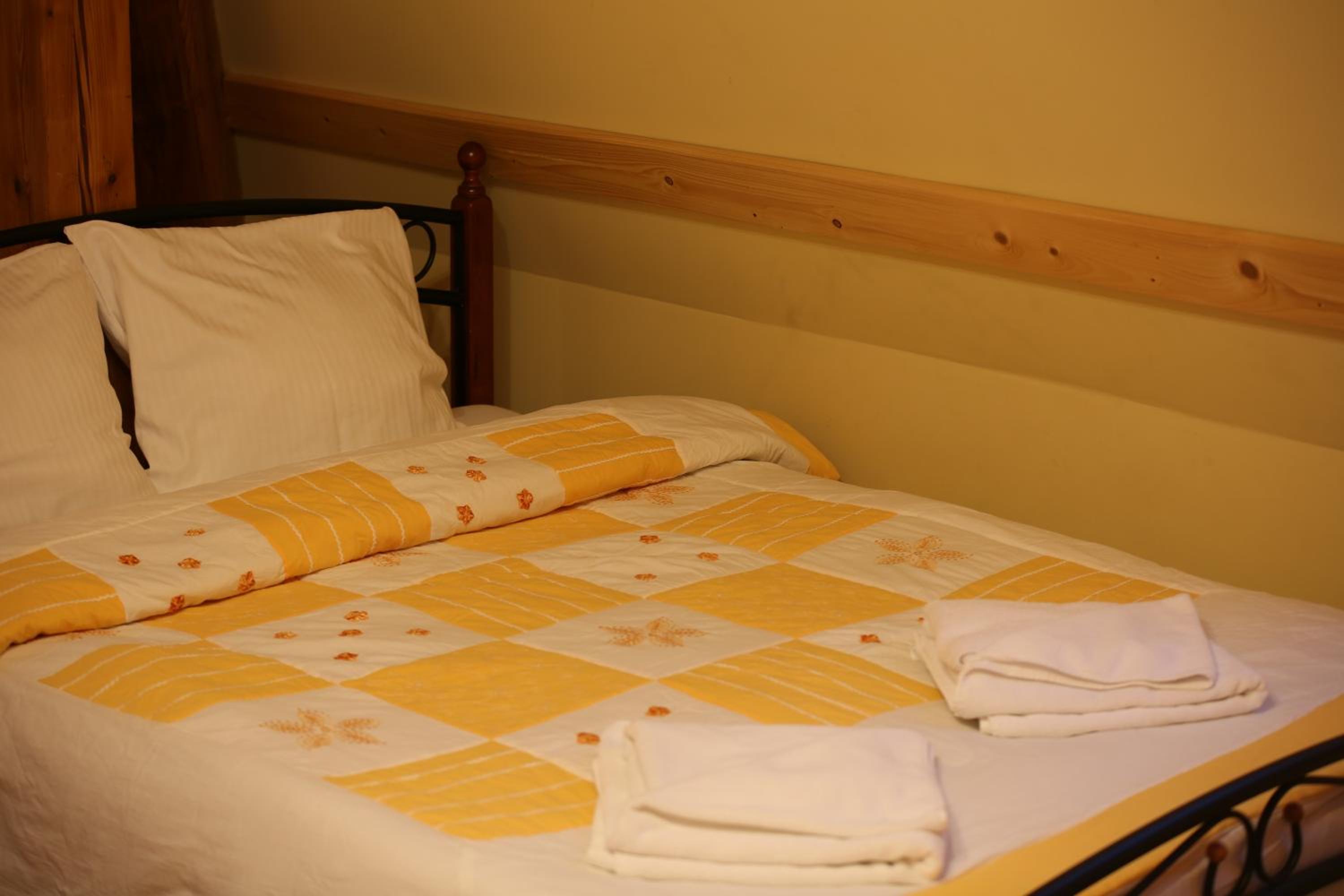 Double Room with Private Bathroom - Photo 8